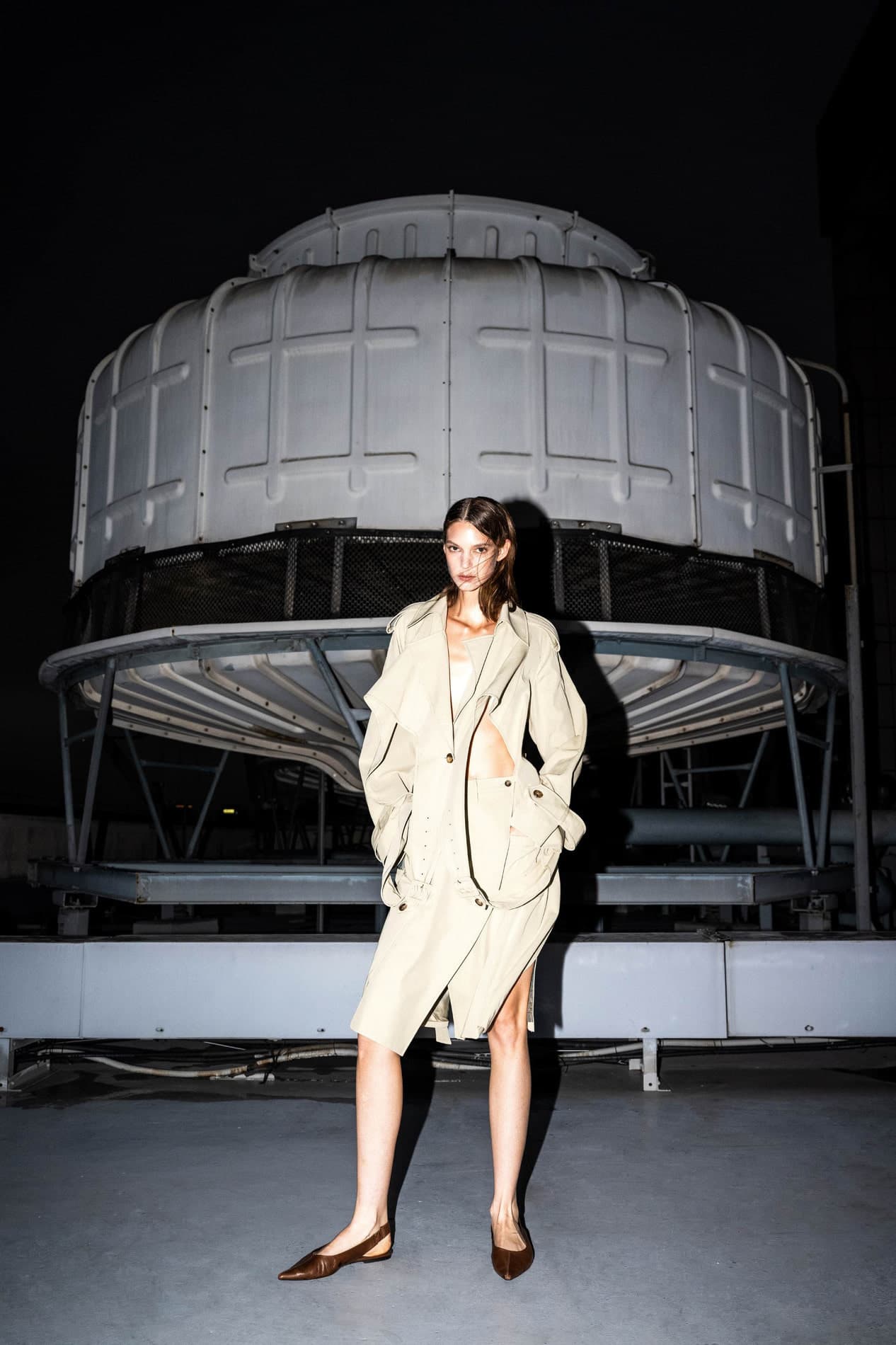 Drapery Decon Trench Coat — vue 3