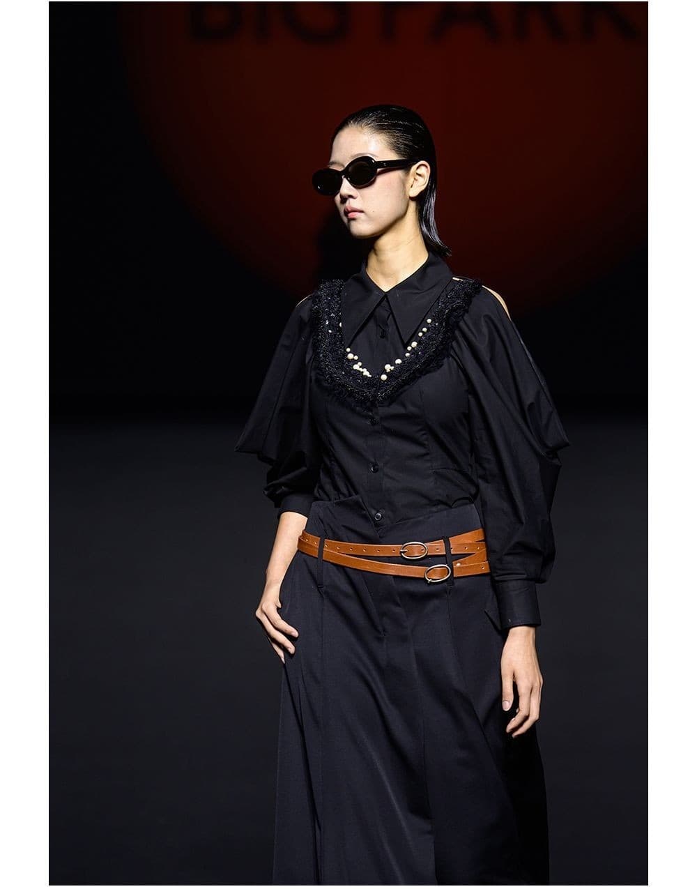 Open-Shoulder Black Blouse — vue 3