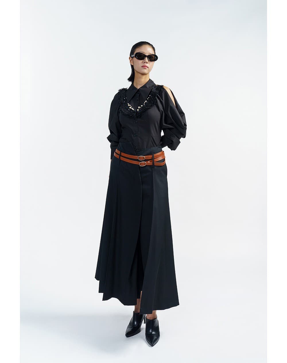 Open-Shoulder Black Blouse — vue 6