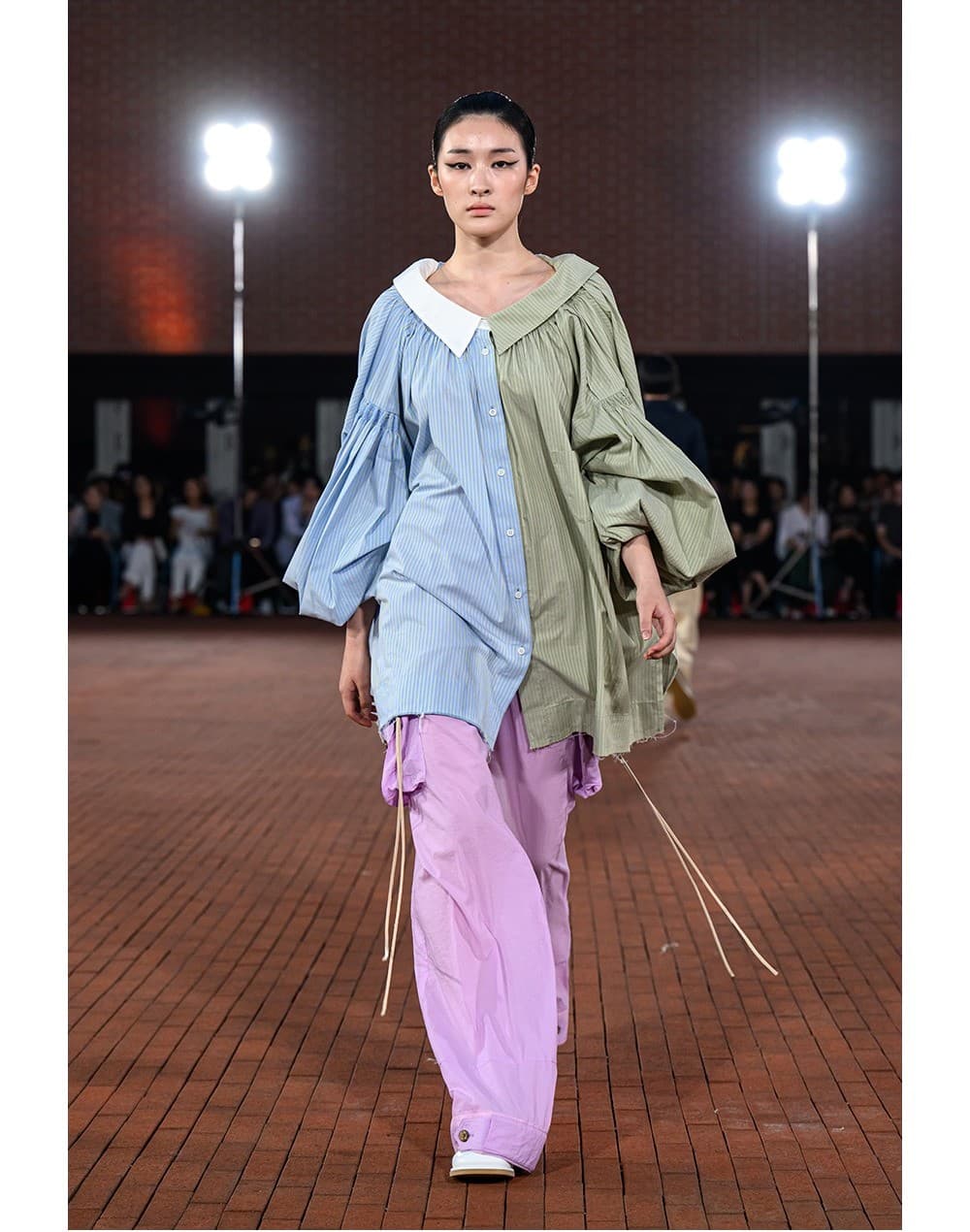 Smocking Detail Asymmetrical Cotton Shirt — vue 2