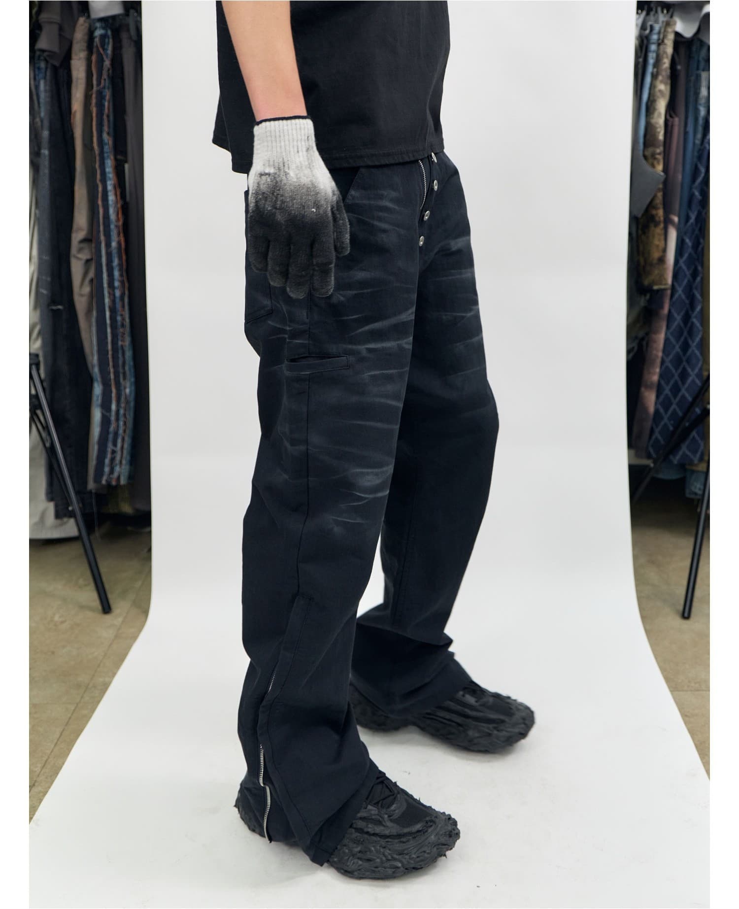 Spray Washed Semi-Flare Pants Black — vue 9