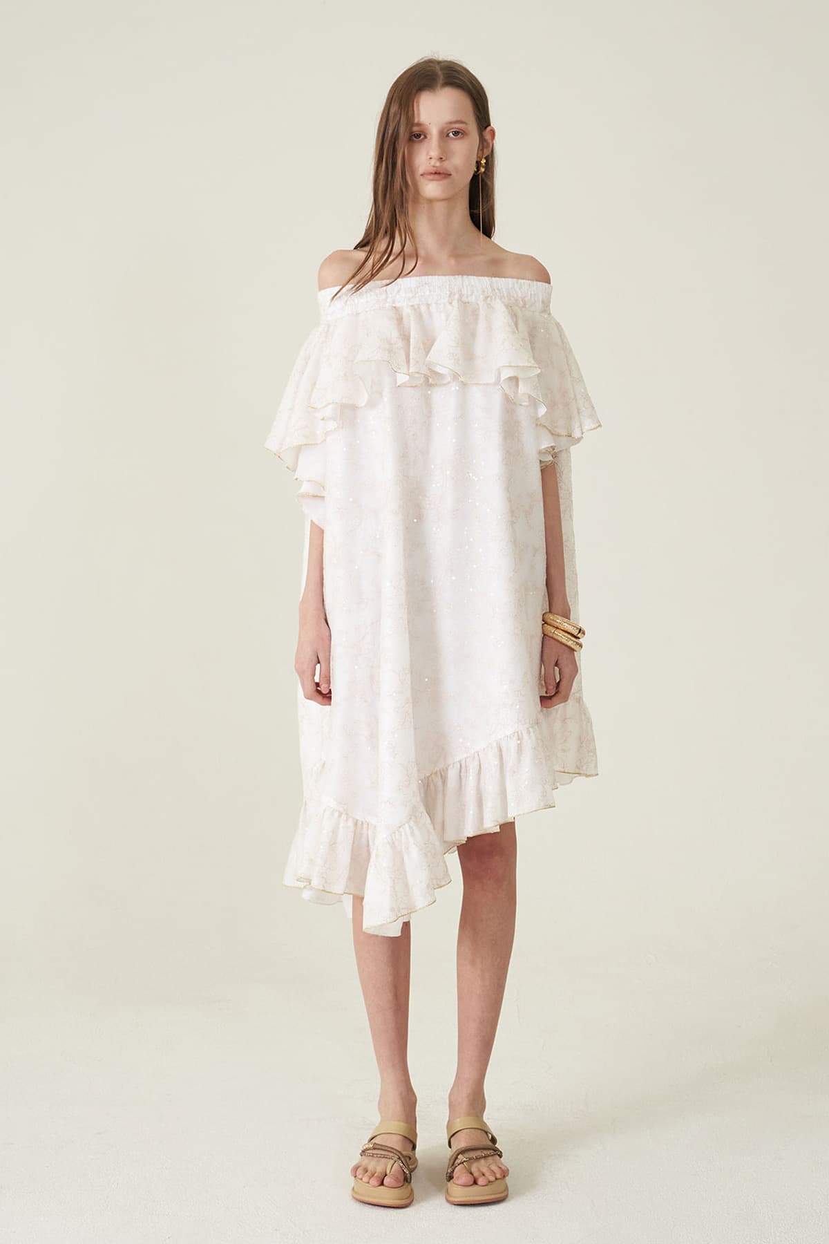 [CAHIERS 26SS] White Sequin Off-Shoulder Asymmetric Frill Dress