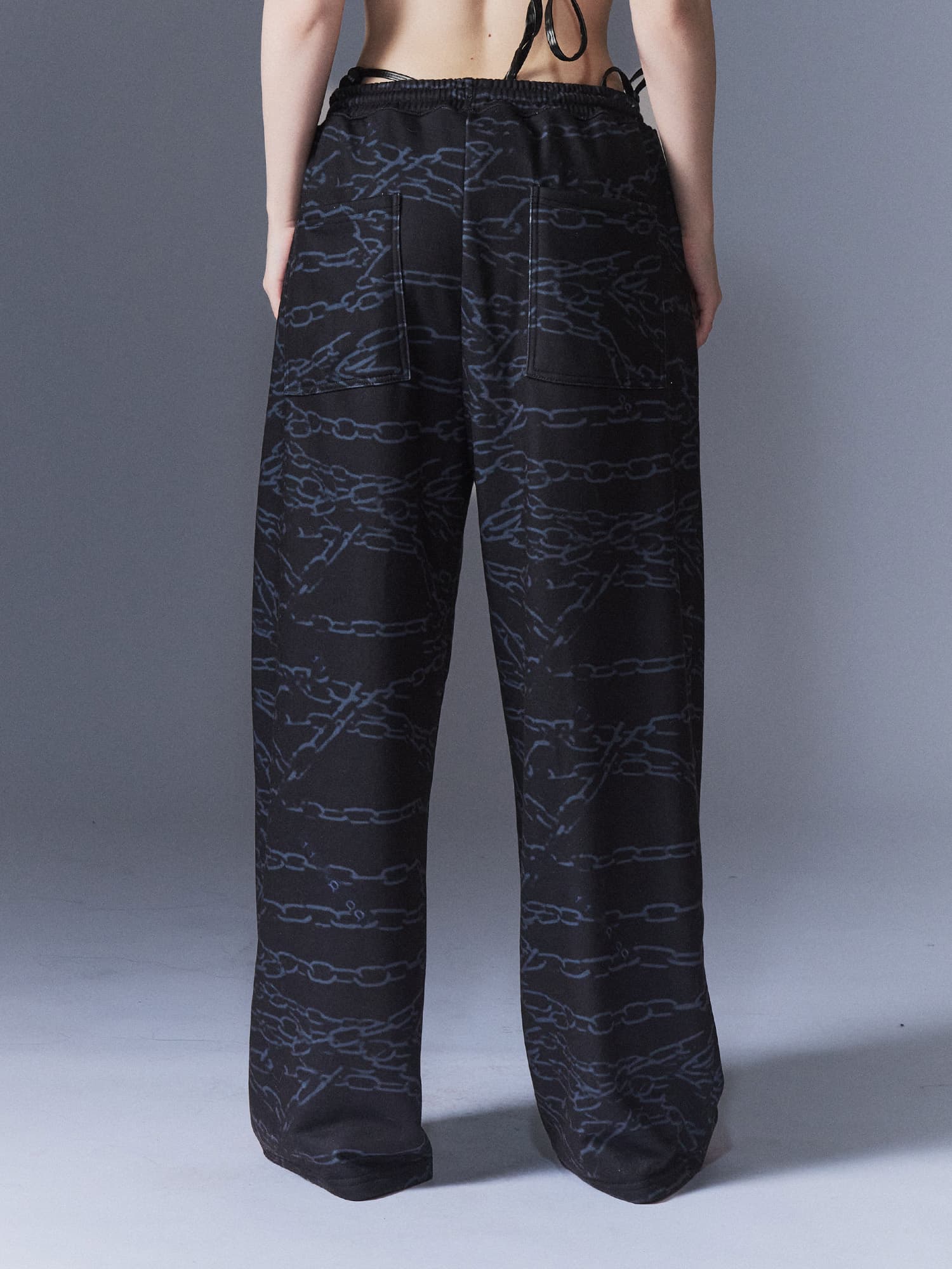 Chain Embroidery Pants — vue 3