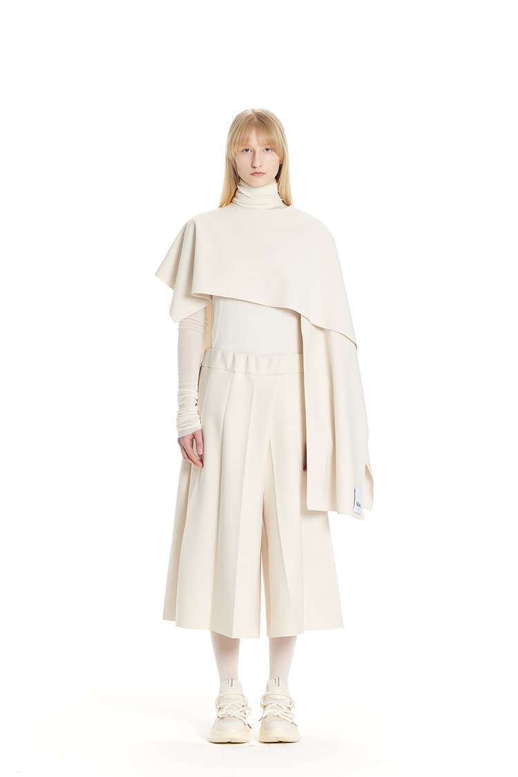 GDeL Less Line Asymmetric Cape (Cream)