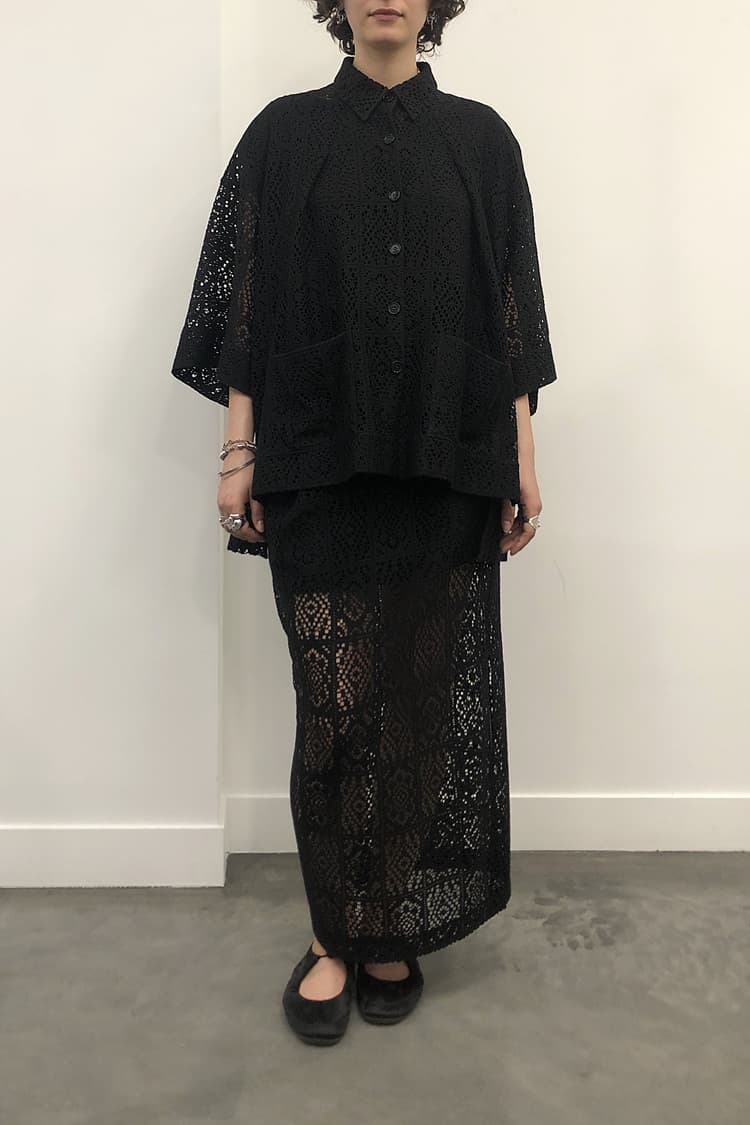GDeL Square Pattern Lace Shirt (Black) — vue 3