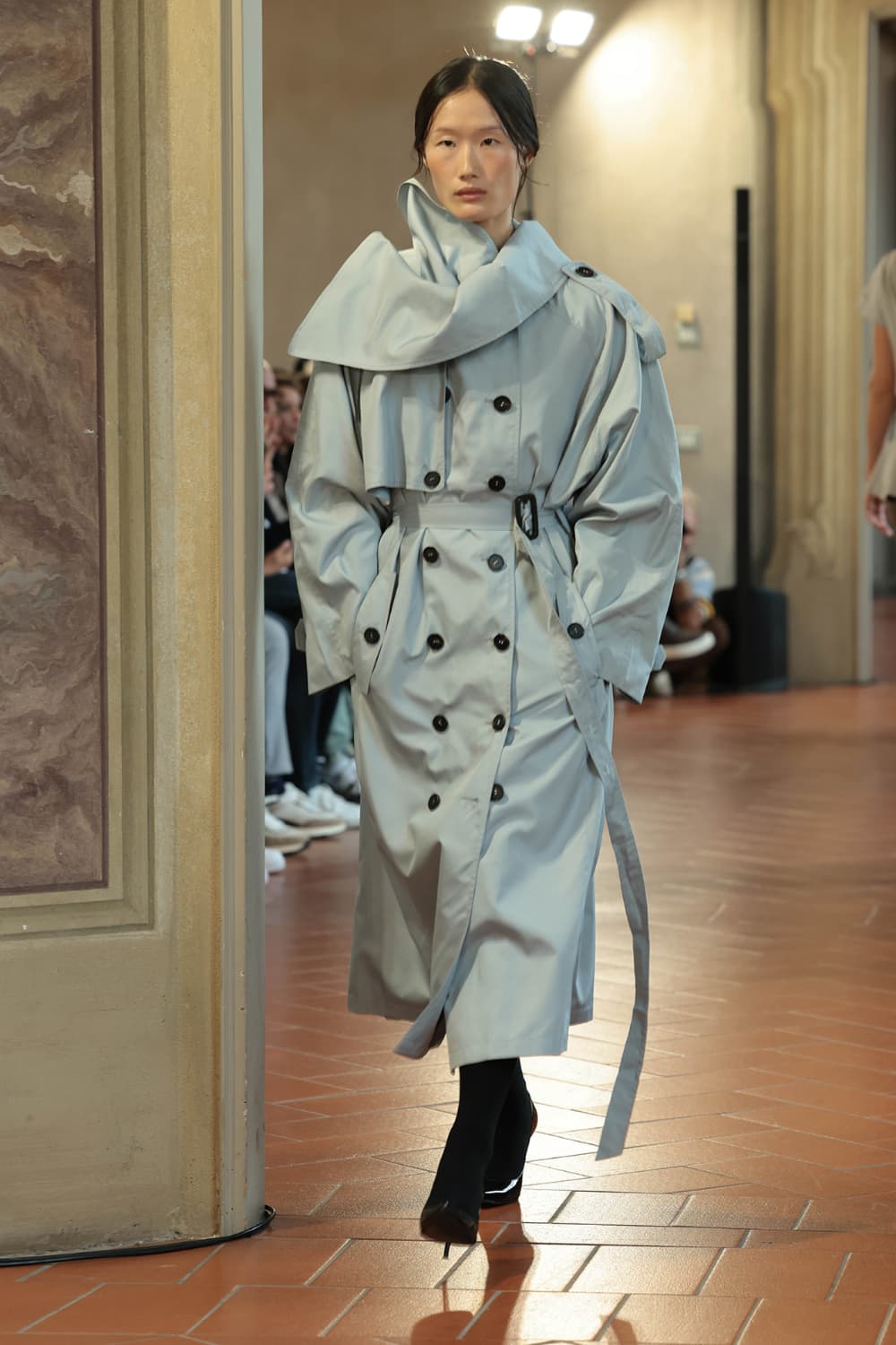 Convertible Raglan Oversized Trench Coat — vue 11