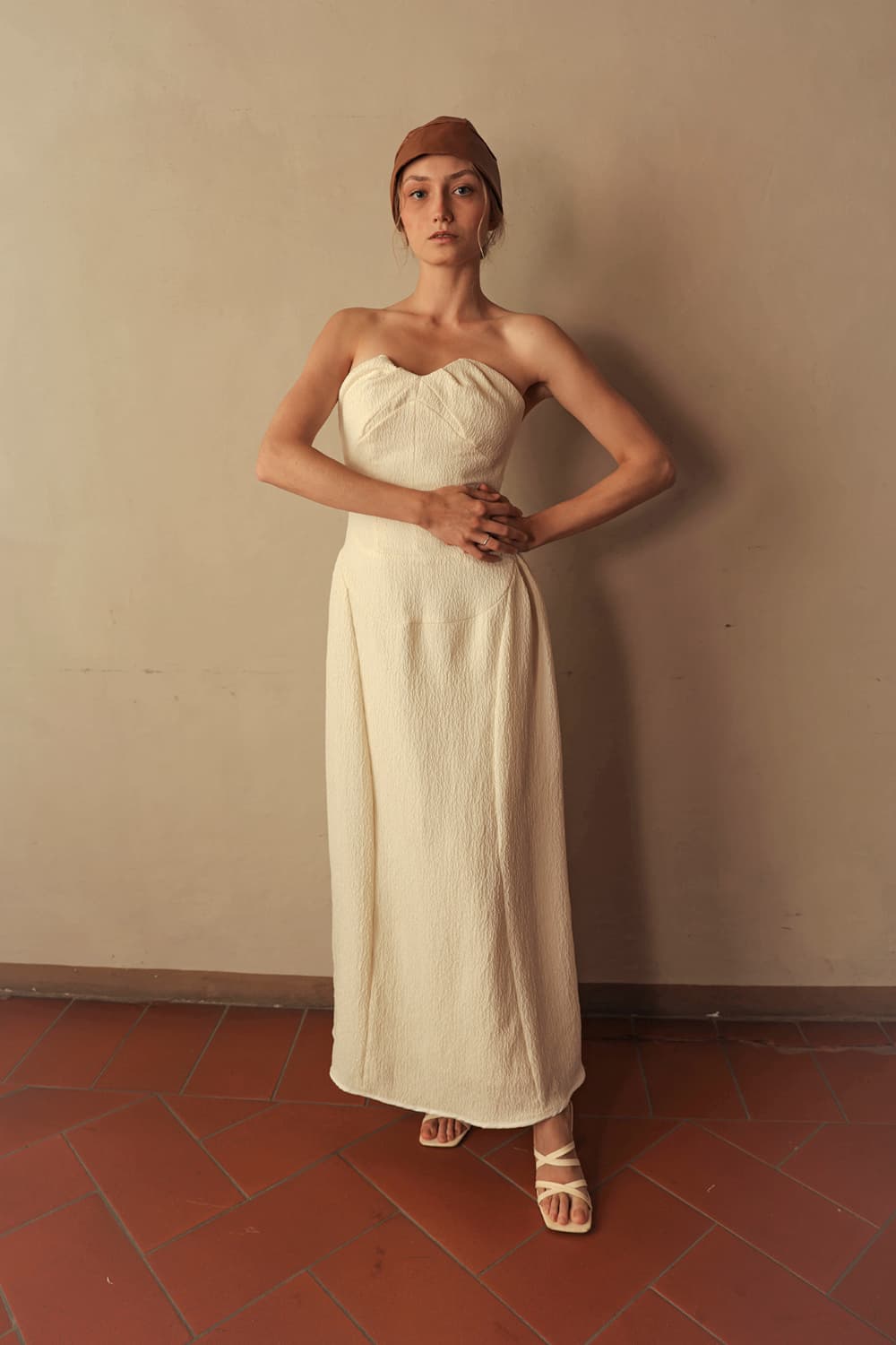 Wrinkled Silk Tube-Top Dress — vue 7