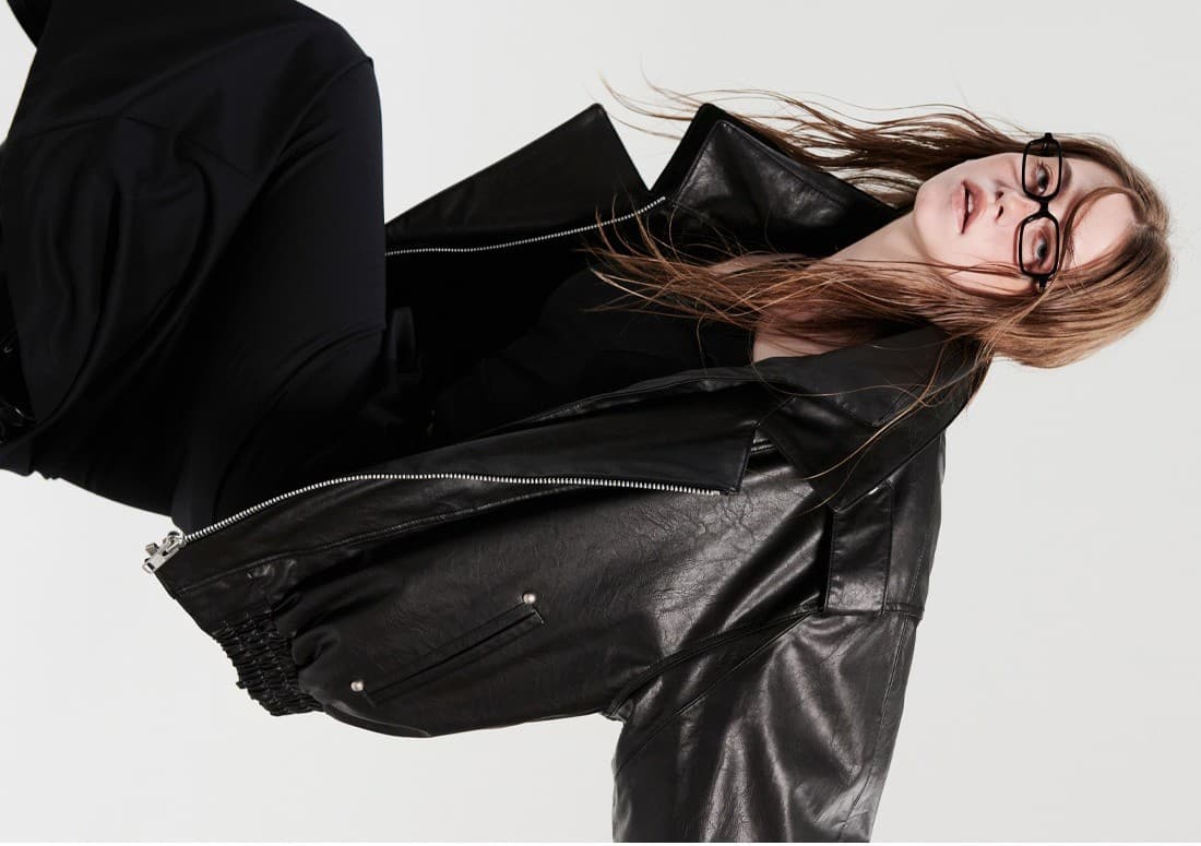 Double Collar Shoulder Outerwear _ Black — vue 3
