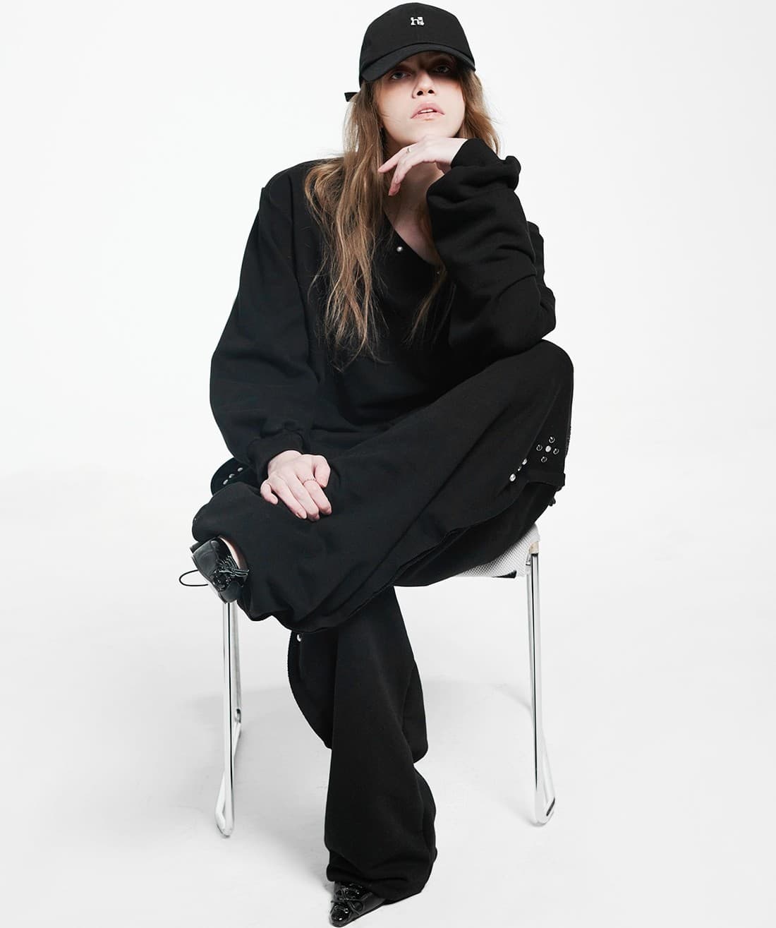 Holy Symbol Off-shoulder Sweatshirt_BLACK — vue 7