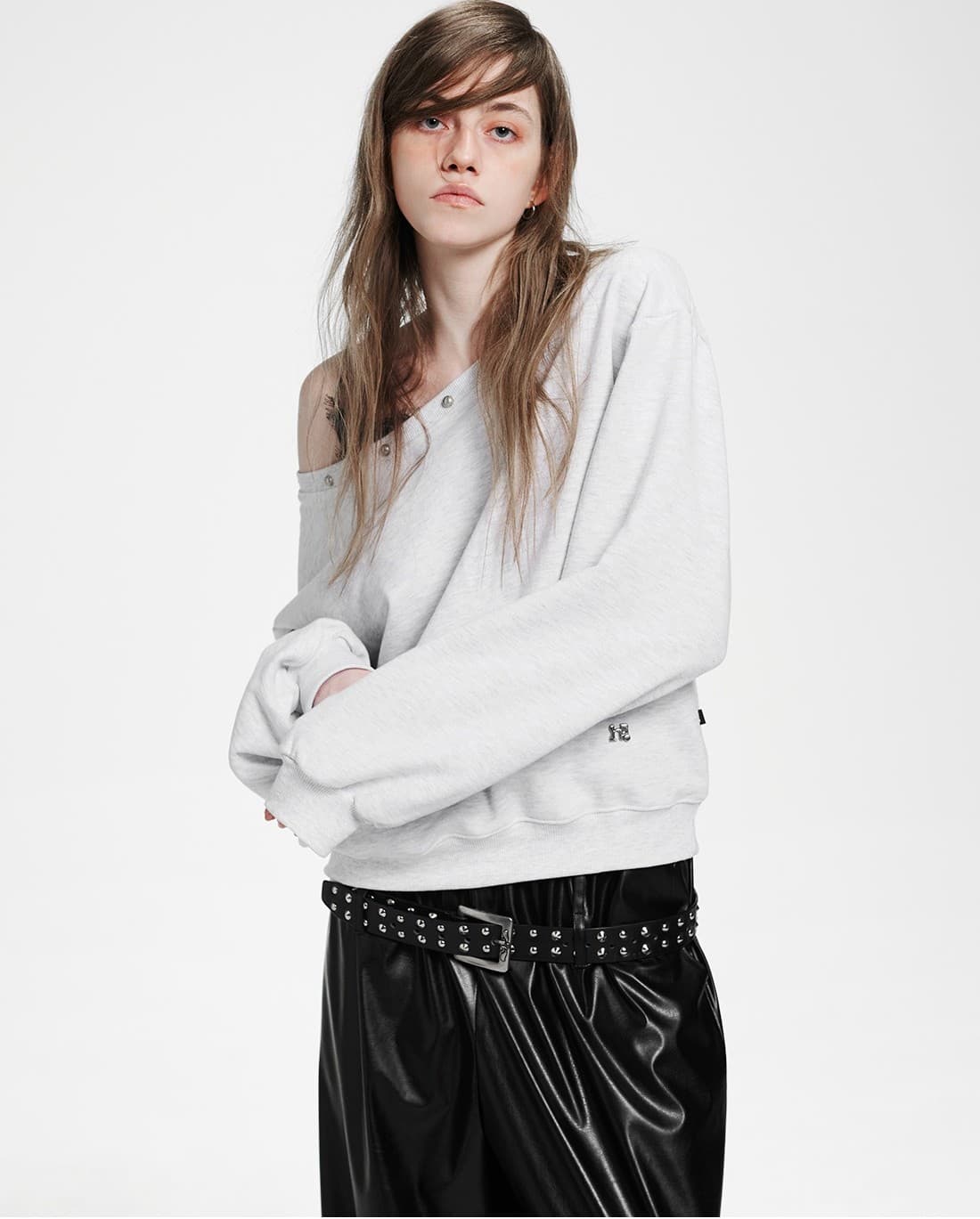 Holy Symbol Off-shoulder Sweatshirt_WHITE MELANGE — vue 2