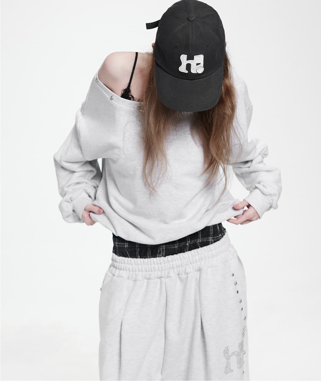 Holy Symbol Off-shoulder Sweatshirt_WHITE MELANGE — vue 7