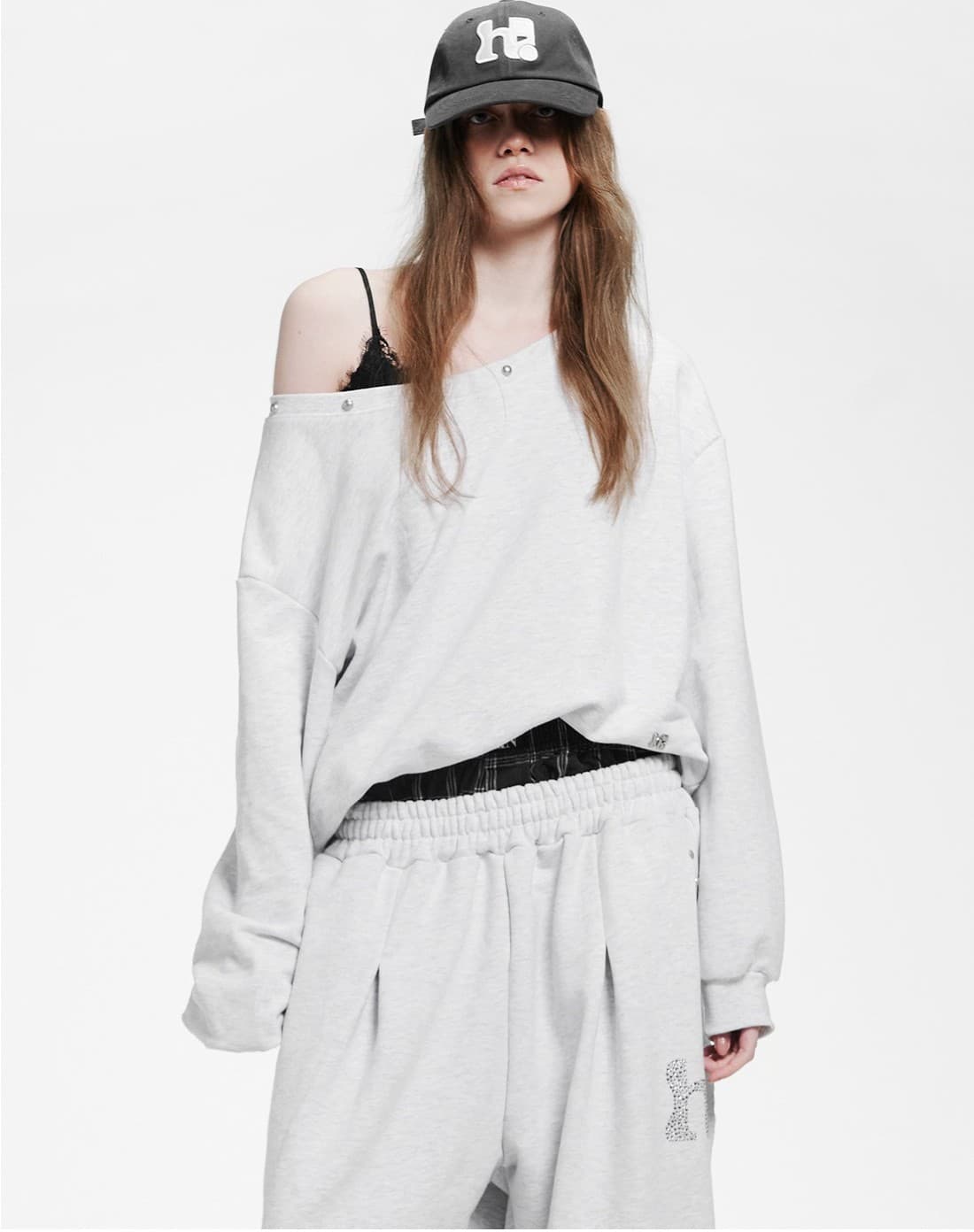Holy Symbol Off-shoulder Sweatshirt_WHITE MELANGE — vue 8