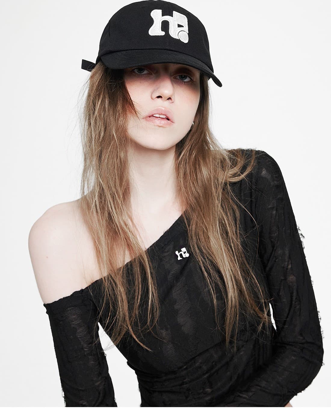Holy Symbol Ripped Off-shoulder Top_BLACK — vue 3
