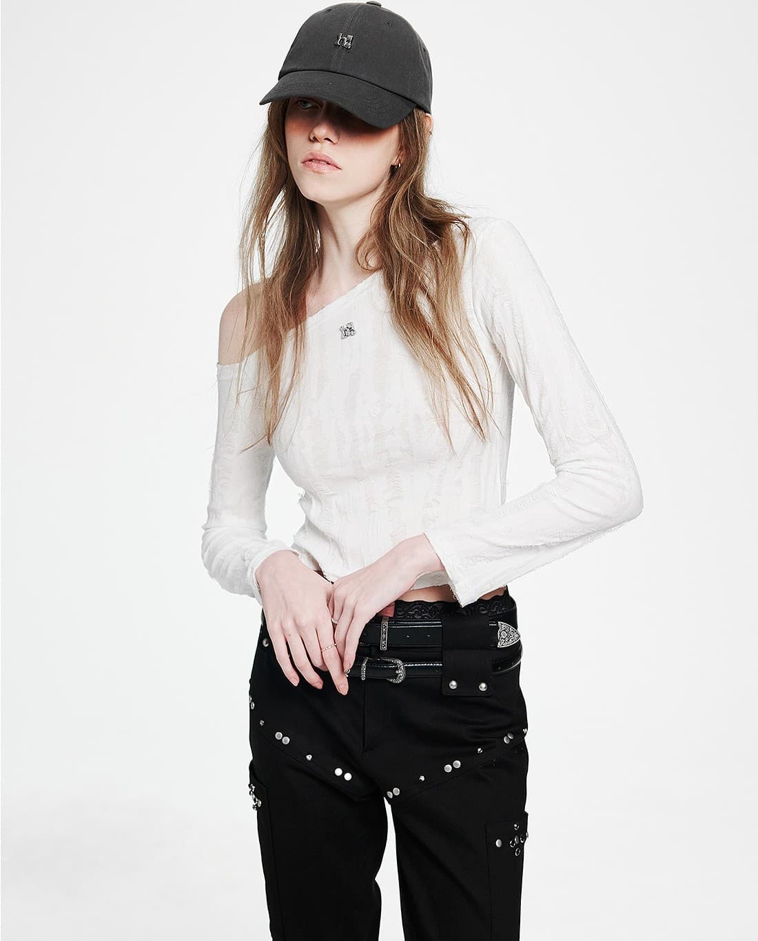 Holy Symbol Ripped Off-shoulder Top_WHITE — vue 2
