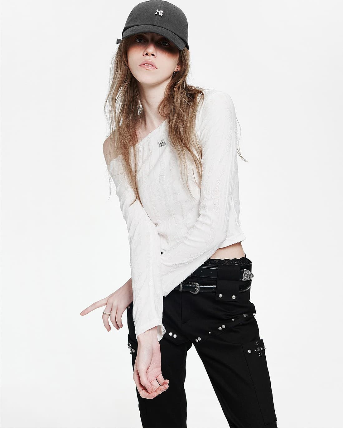 Holy Symbol Ripped Off-shoulder Top_WHITE — vue 6