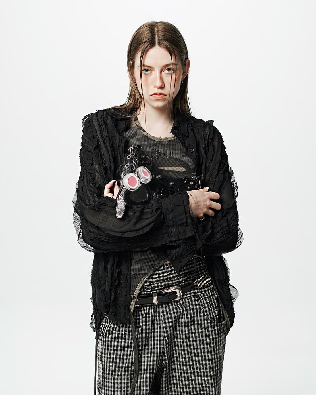 Raw Edge Detail Ruffle Shirt _ Black — vue 3