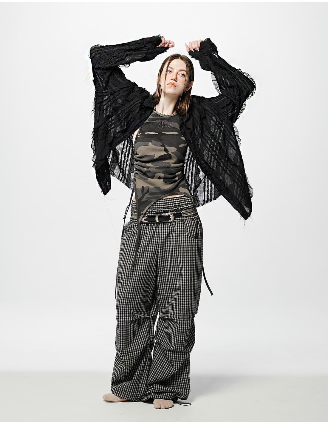 Raw Edge Detail Ruffle Shirt _ Black — vue 4
