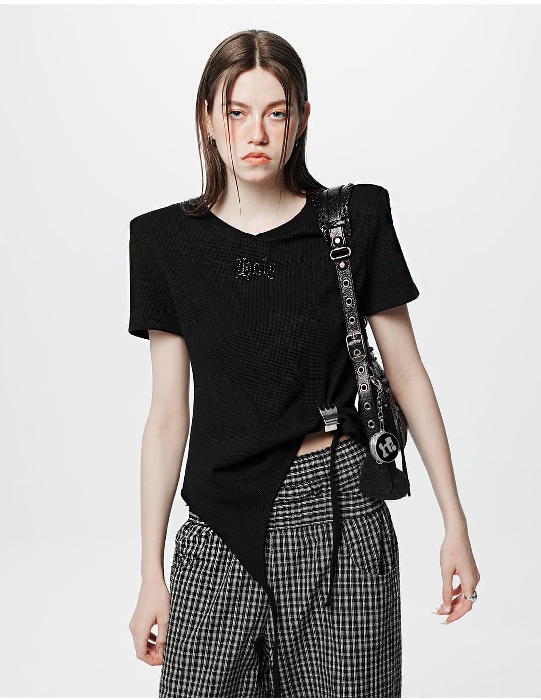 Shoulder-padded waffle T-shirt _ Black — vue 3