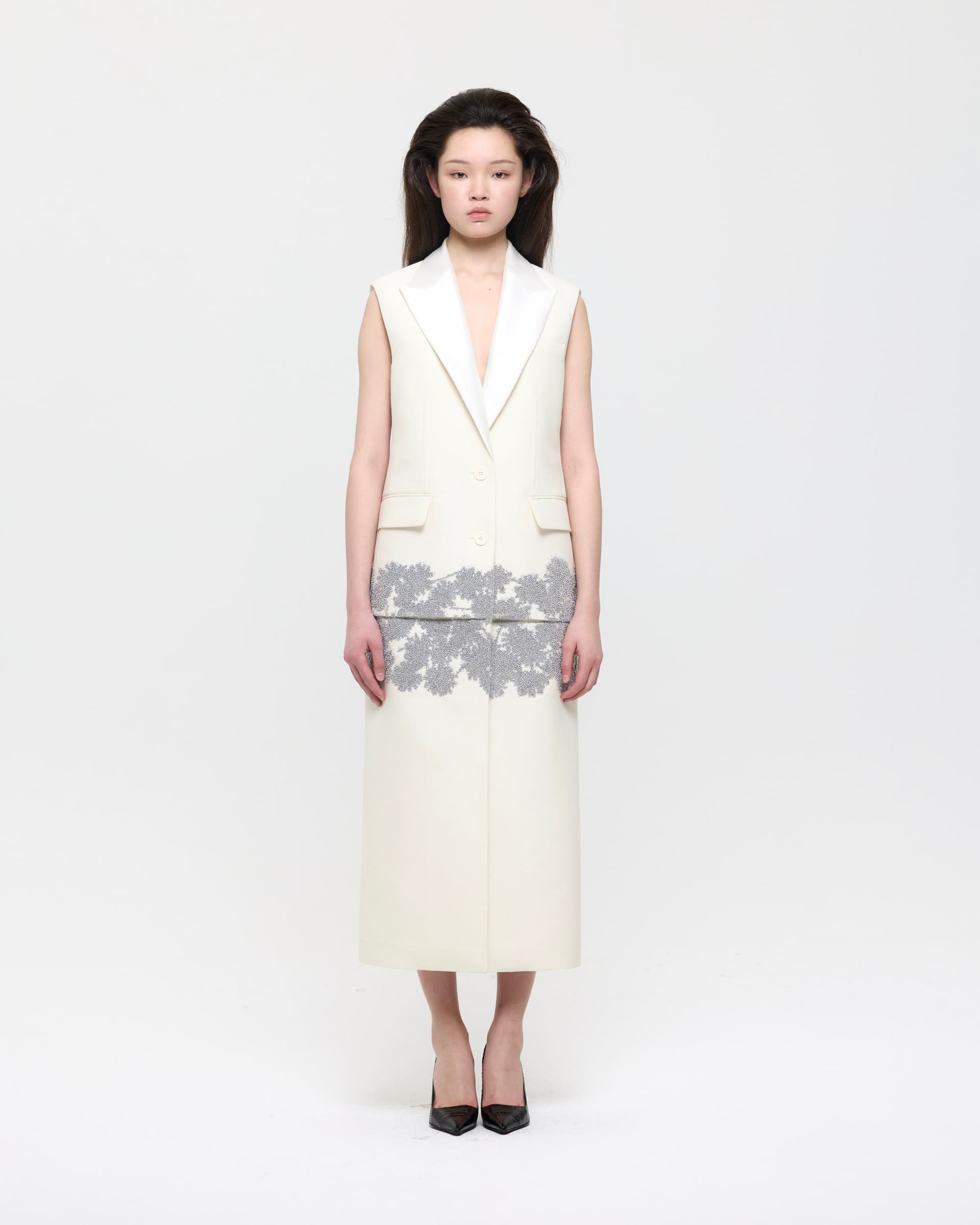 Daisy Embroidered Ivory Sleeveless Coat — vue 1