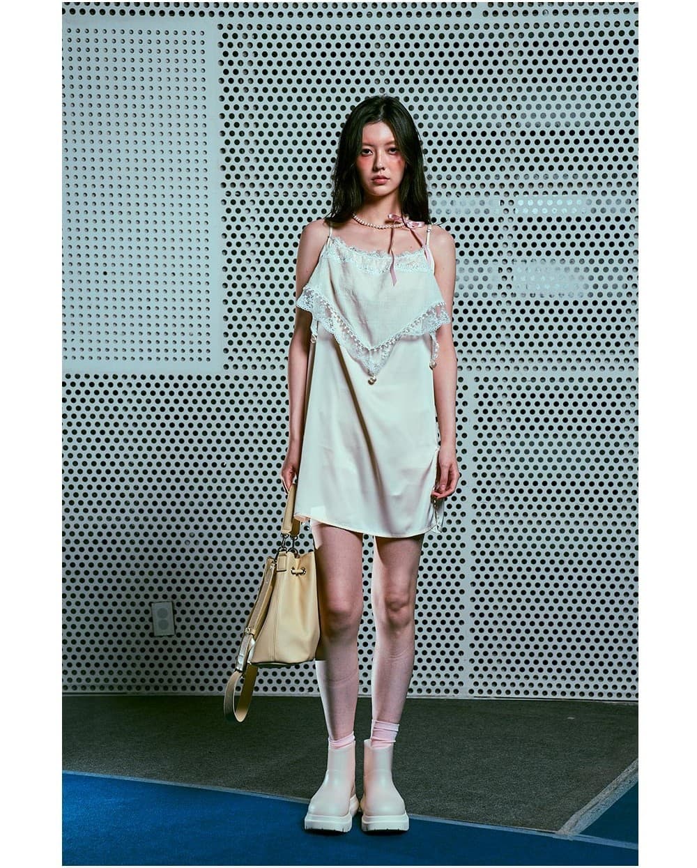 26SS Ivory Lace Pearl Satin Slip Dress — vue 3