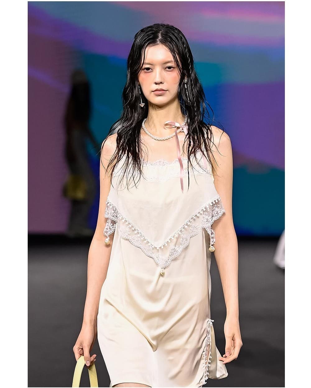 26SS Ivory Lace Pearl Satin Slip Dress — vue 5