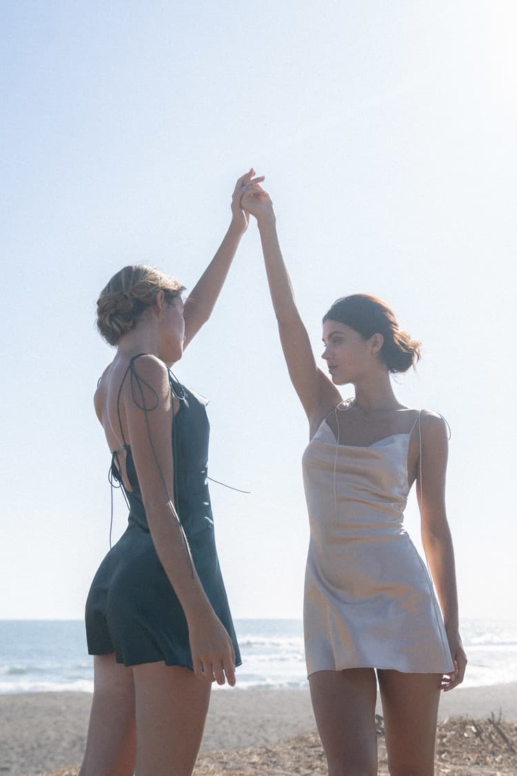 Bailey Green Satin Slip Dress — vue 11