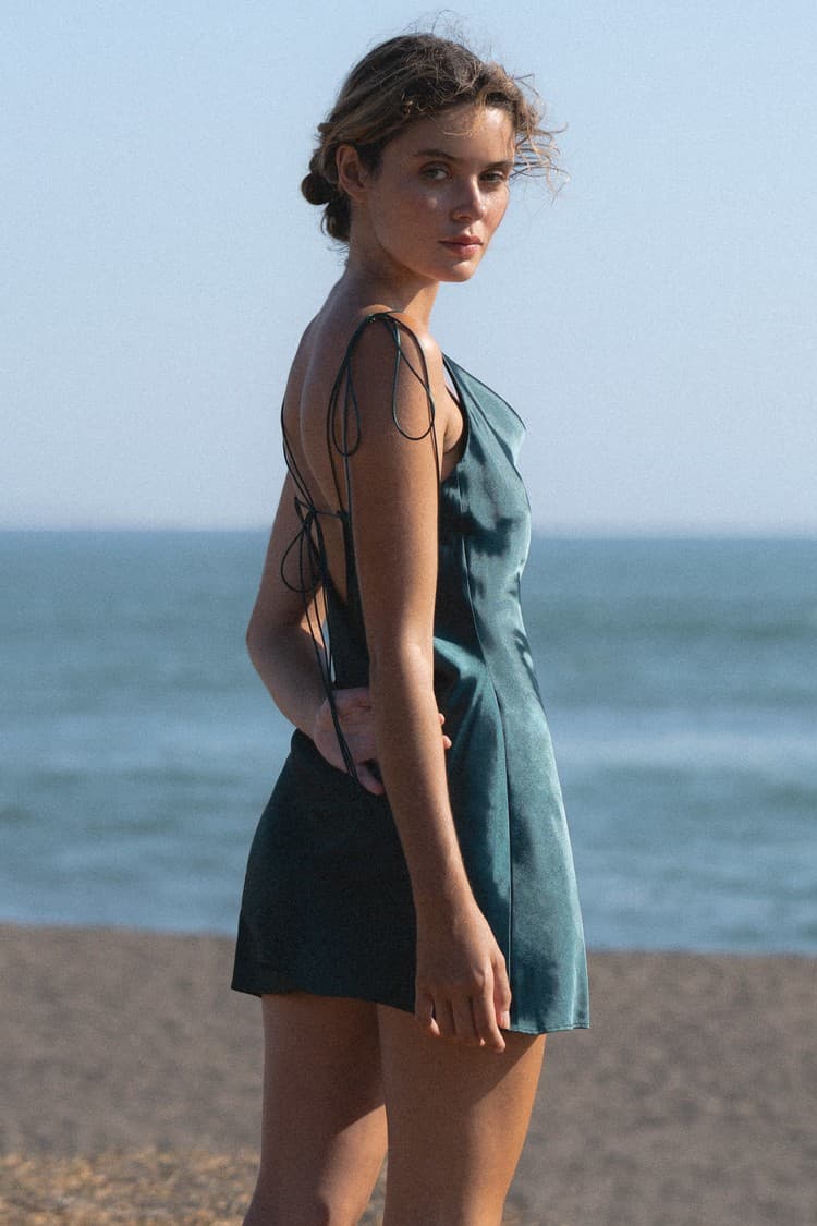 Bailey Green Satin Slip Dress — vue 9