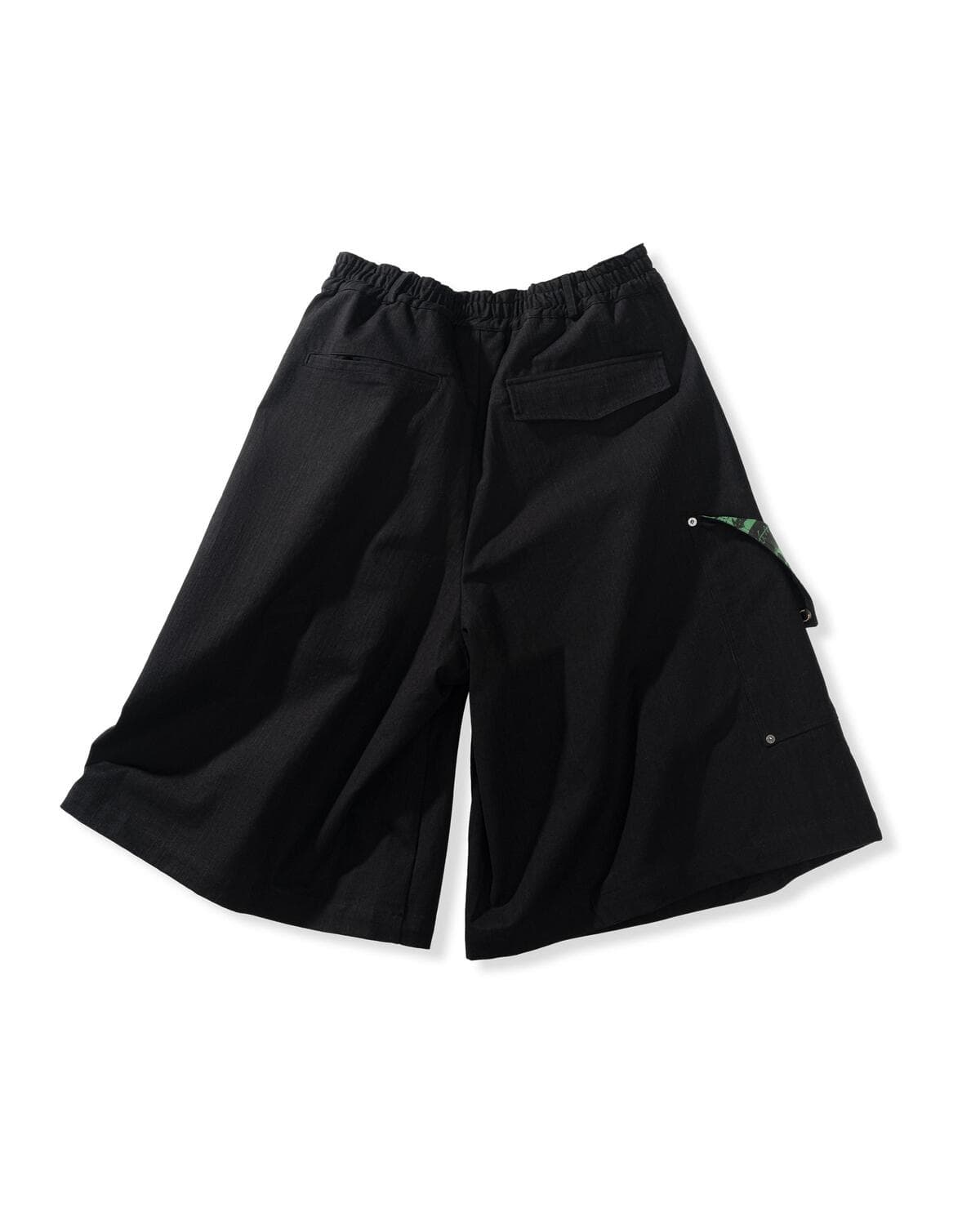 Side Pocket Bermuda Pants (Black) — vue 3