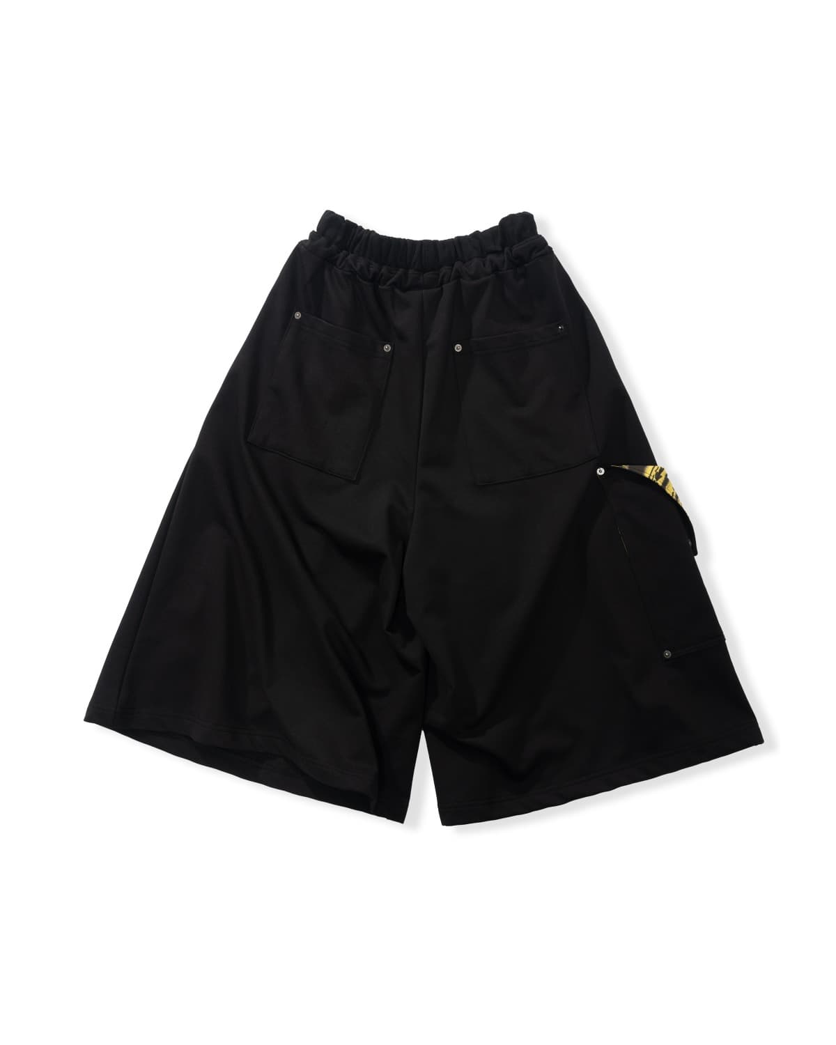 Knit Pin-tuck Bermuda Pants (Black)