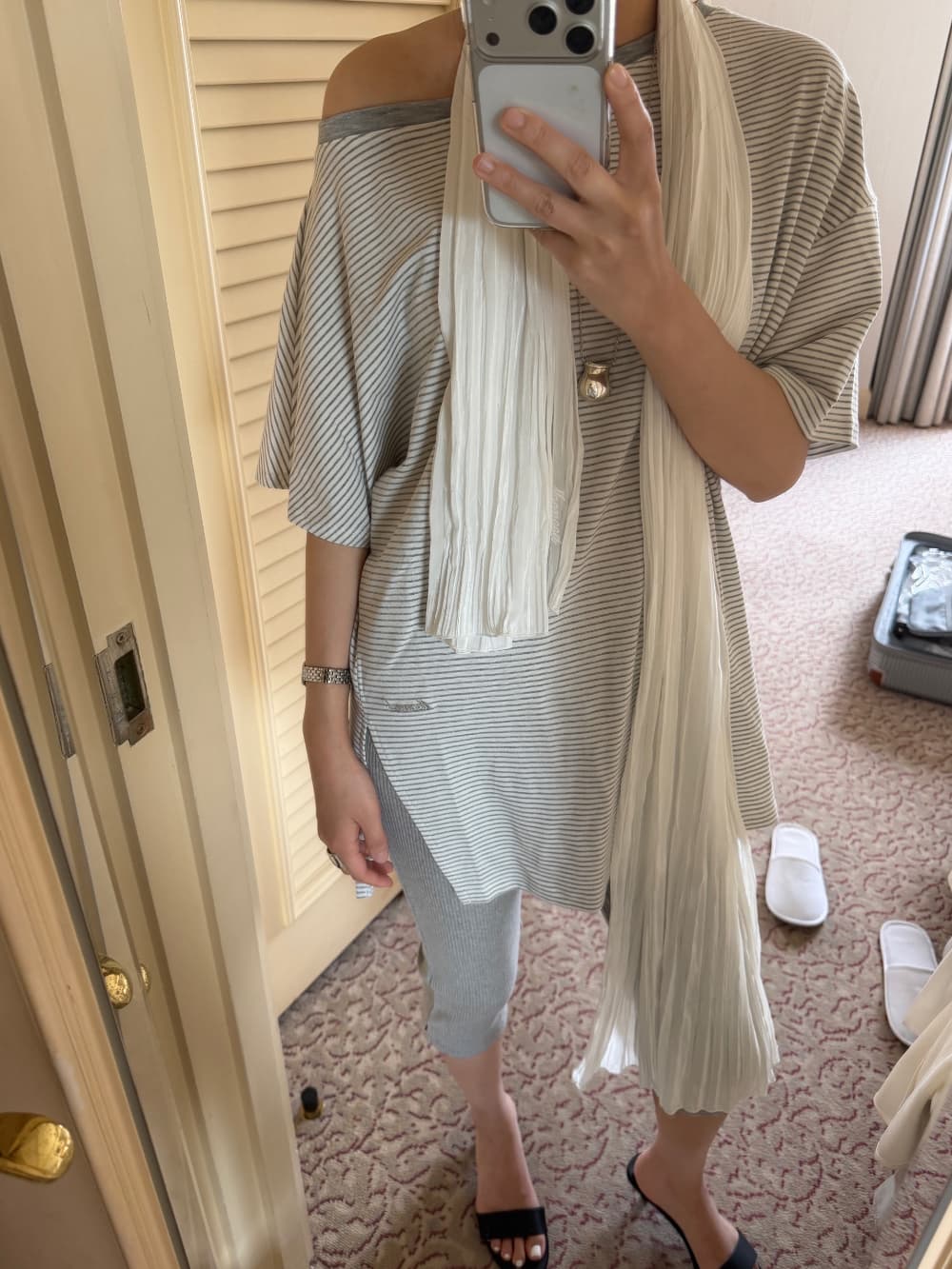 HAZE OFF-SHOULDER TEE - GRAY STRIPE — vue 3