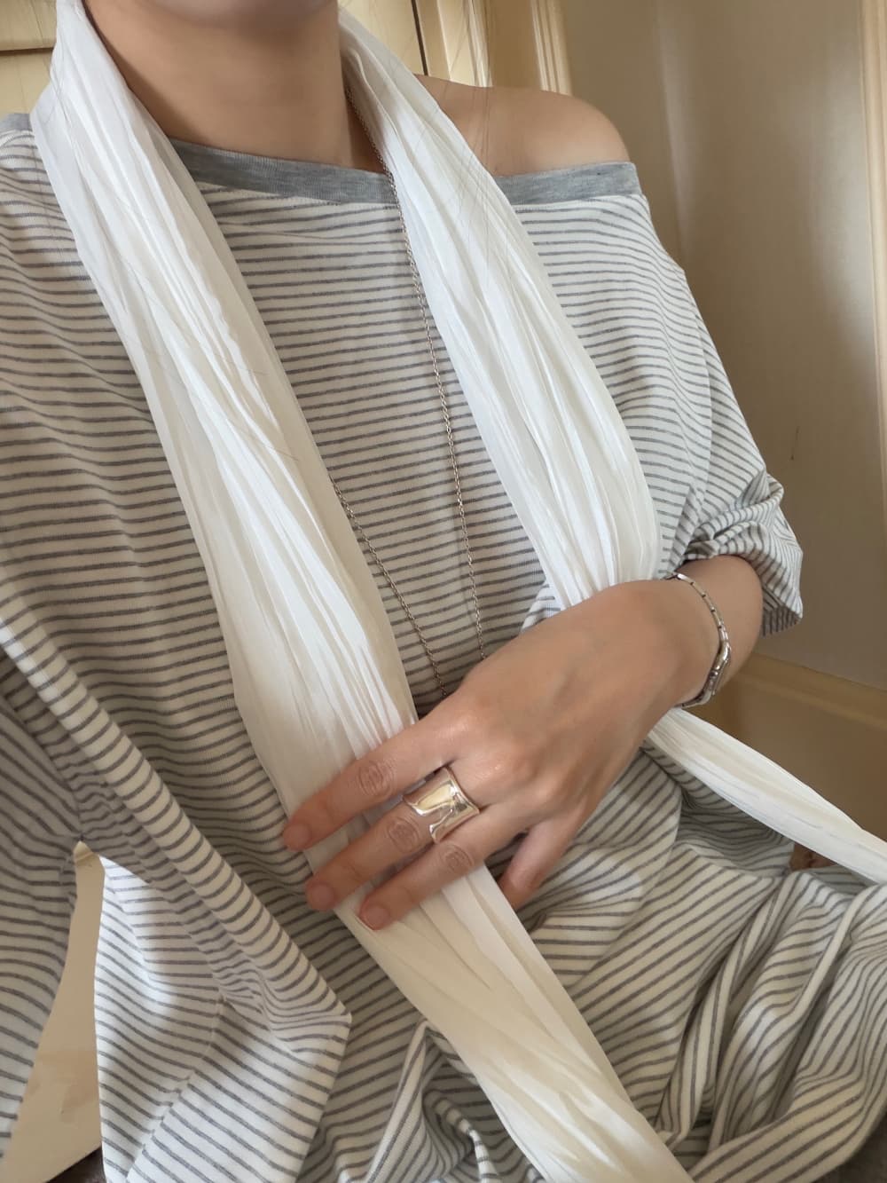 HAZE OFF-SHOULDER TEE - GRAY STRIPE — vue 4