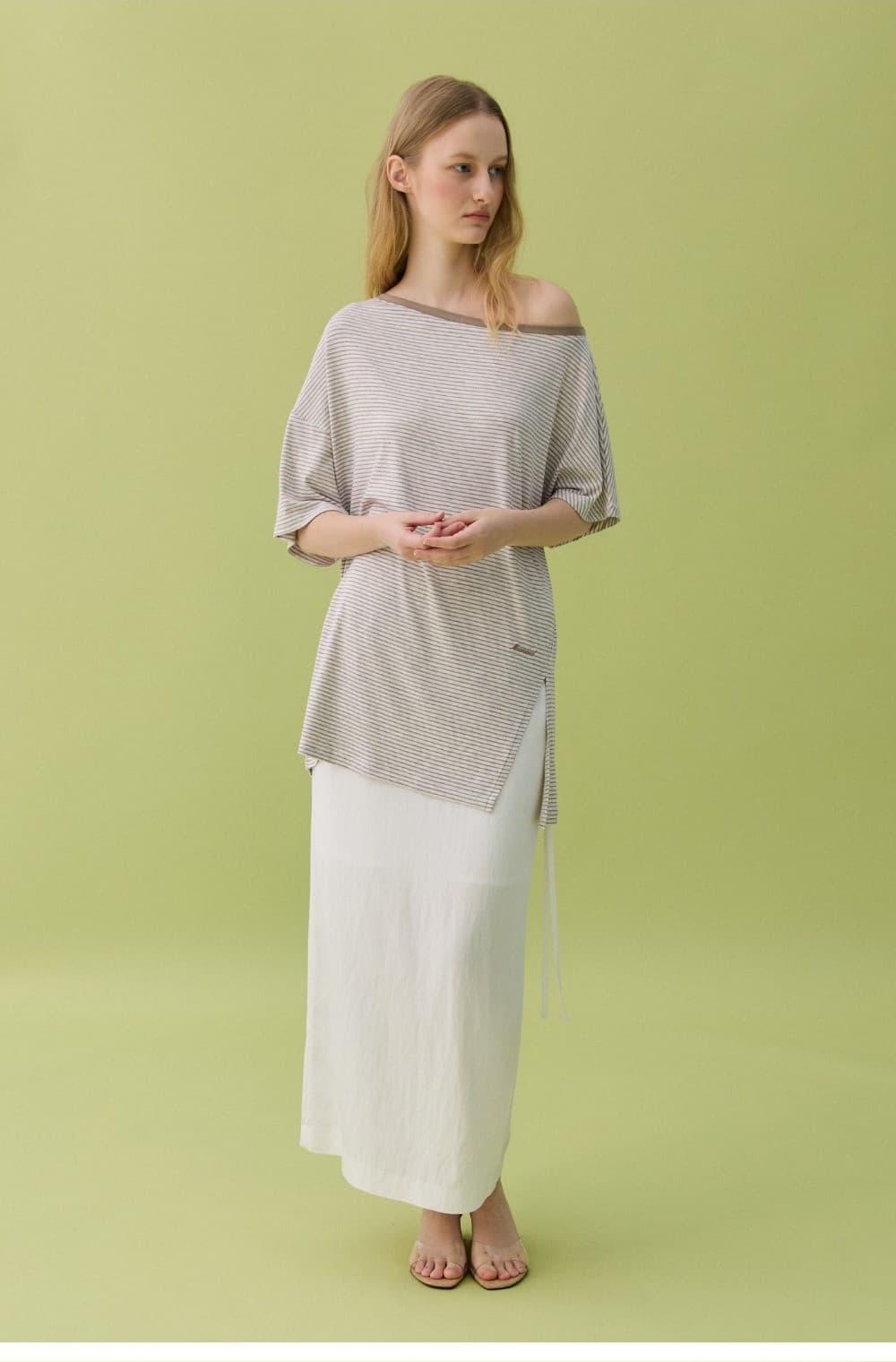 HAZE OFF-SHOULDER TEE - BROWN STRIPE — vue 3