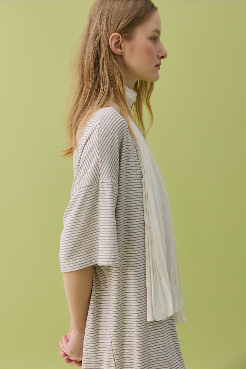 HAZE OFF-SHOULDER TEE - BROWN STRIPE — vue 9