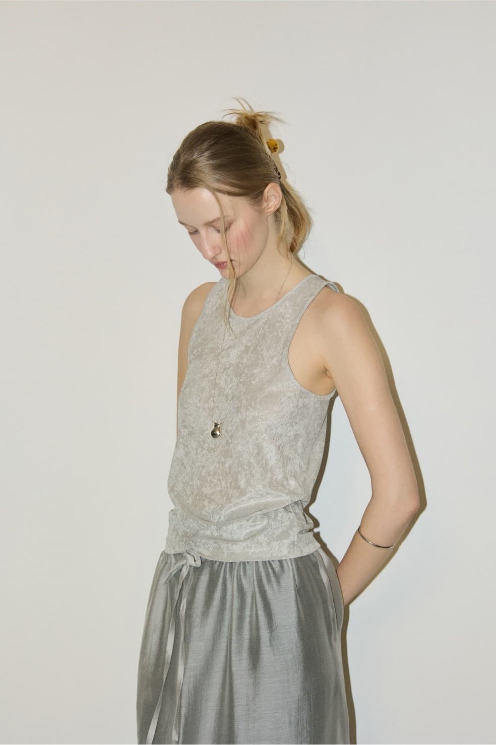 LUNE VELVET SLEEVELESS - GRAY — vue 3