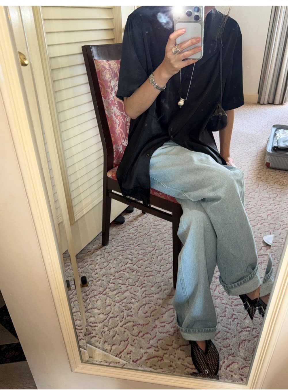 ETE SATIN HALF SHIRT - BLACK — vue 3