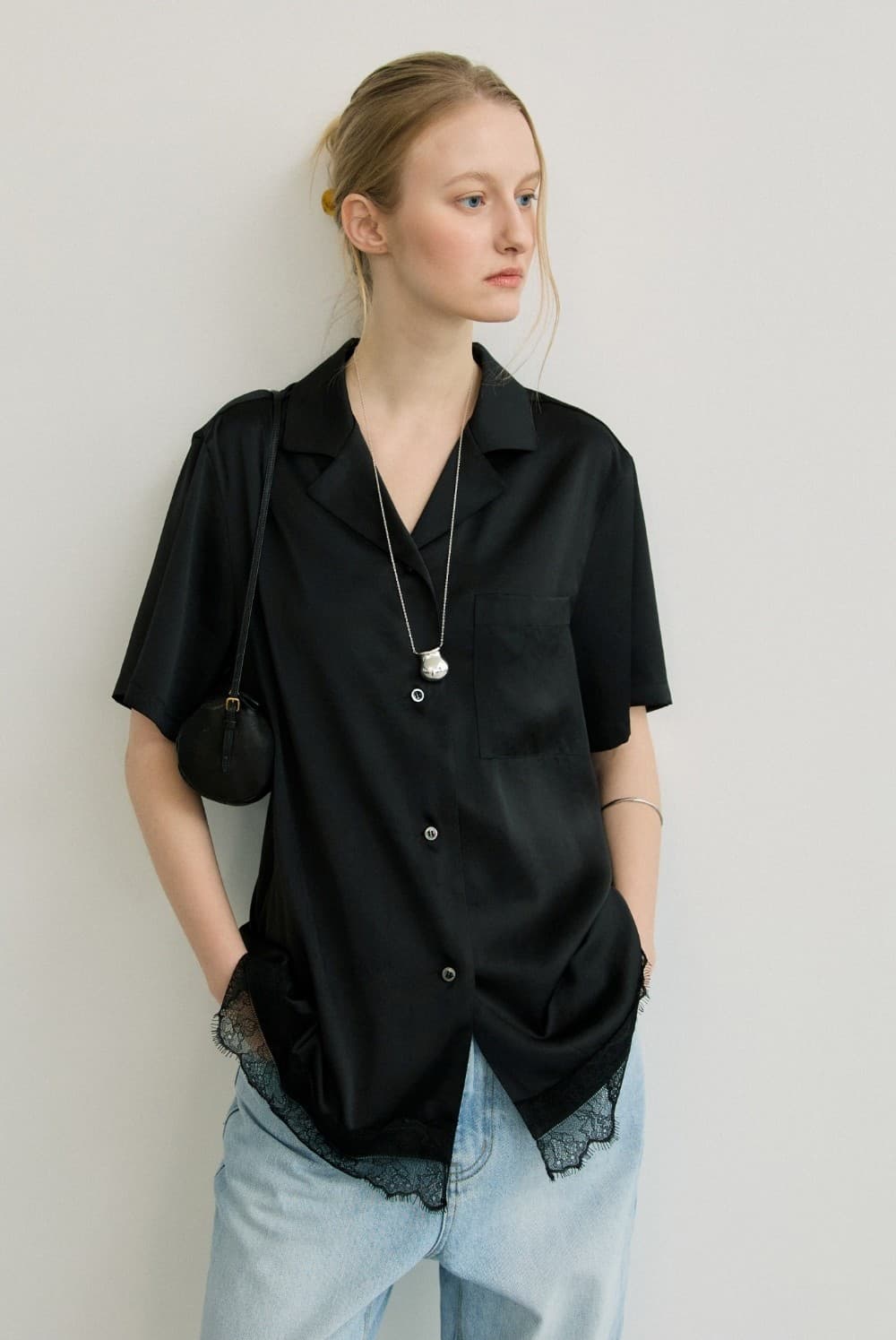 ETE SATIN HALF SHIRT - BLACK — vue 8