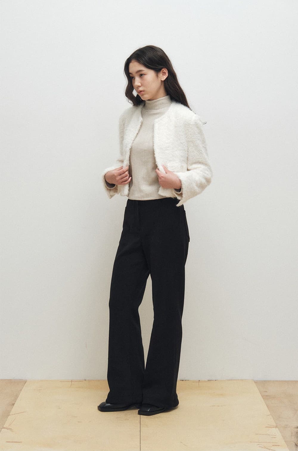 Soft Bouclé Cropped Cardigan (Ivory) — vue 10
