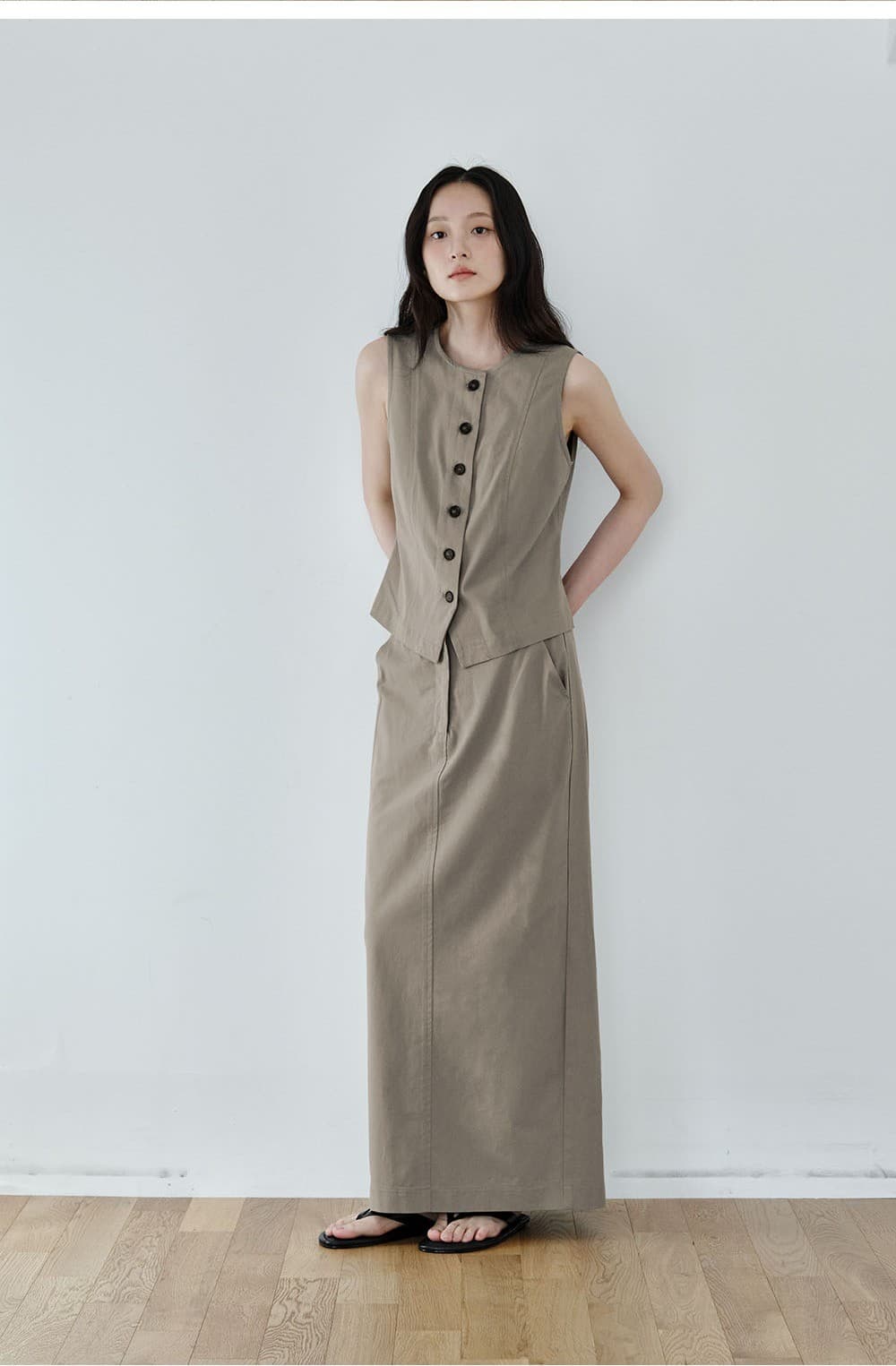 Essential Button Vest (Khaki) — vue 5