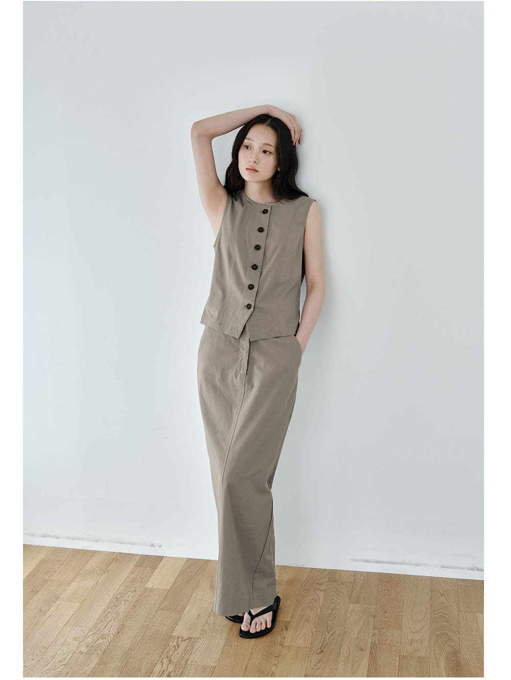 Essential Button Vest (Khaki) — vue 9