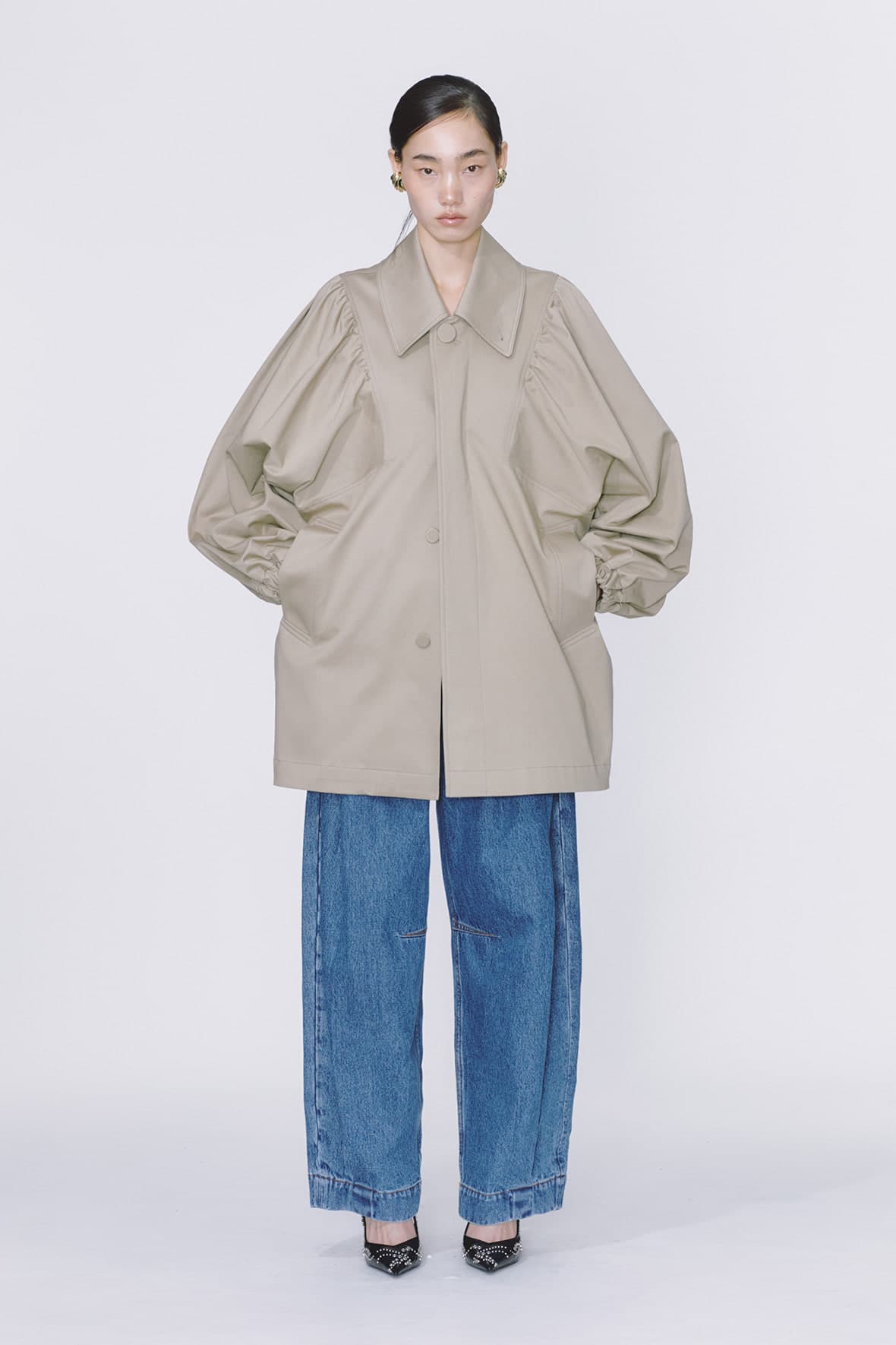 Shirred Square Armhole Hidden Button Mac Coat — vue 3