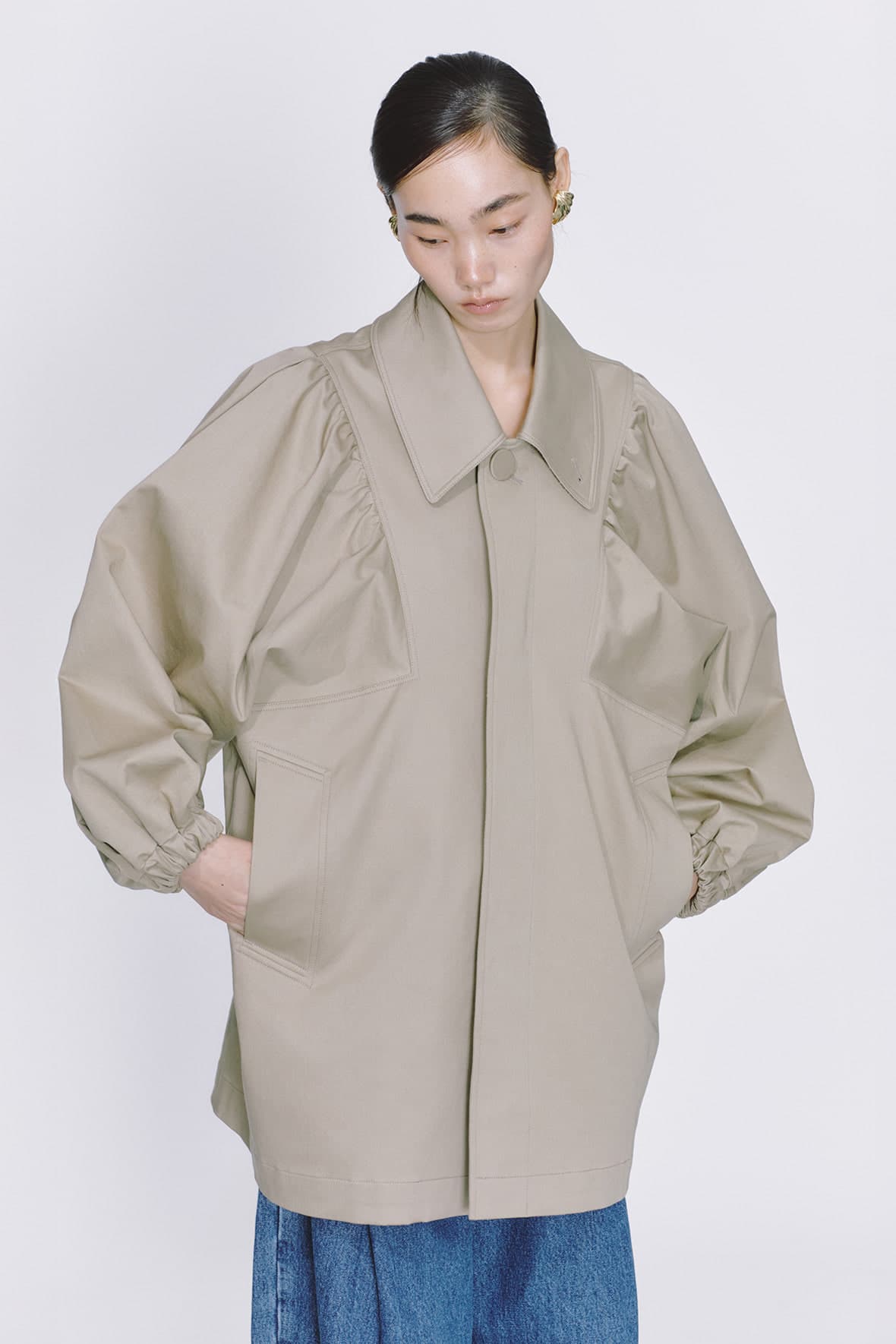 Shirred Square Armhole Hidden Button Mac Coat — vue 6