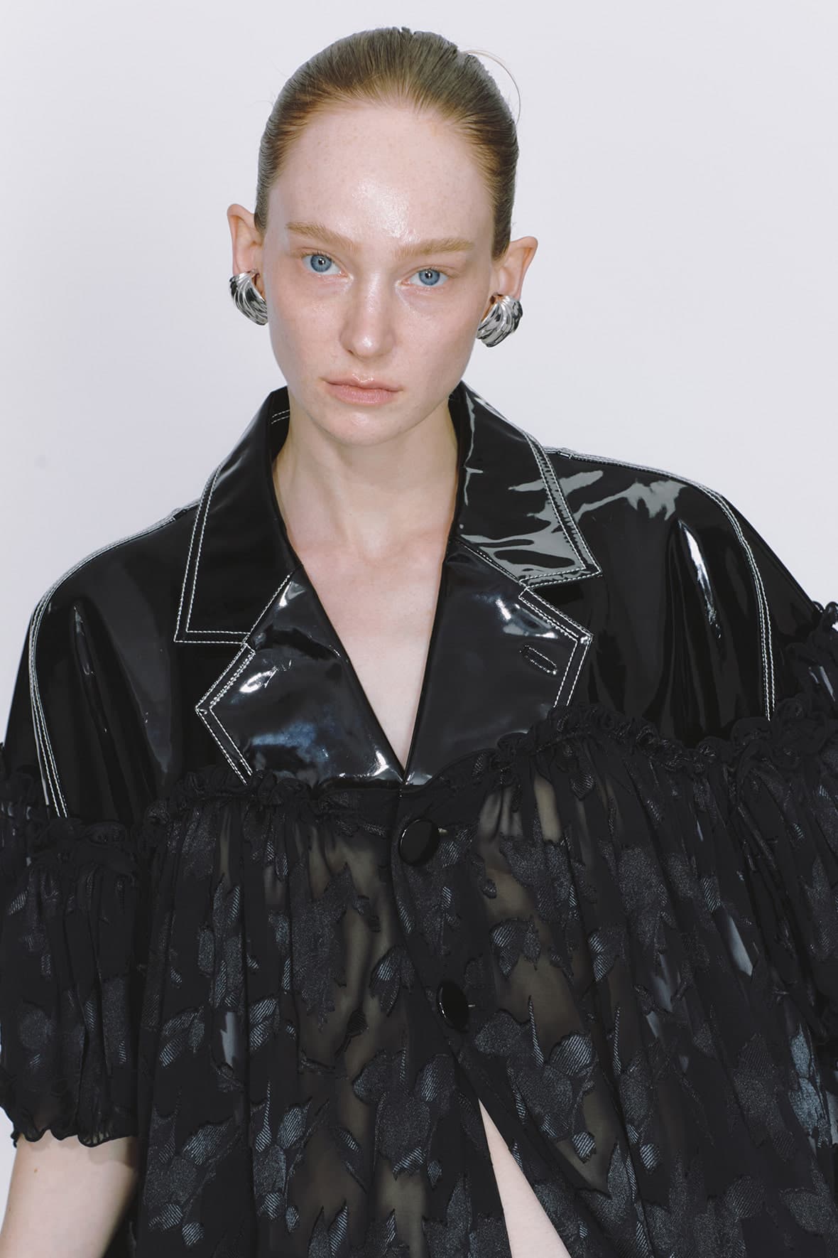 Half And Half Horizontal Ruffel Contrast Fabric Coat — vue 7