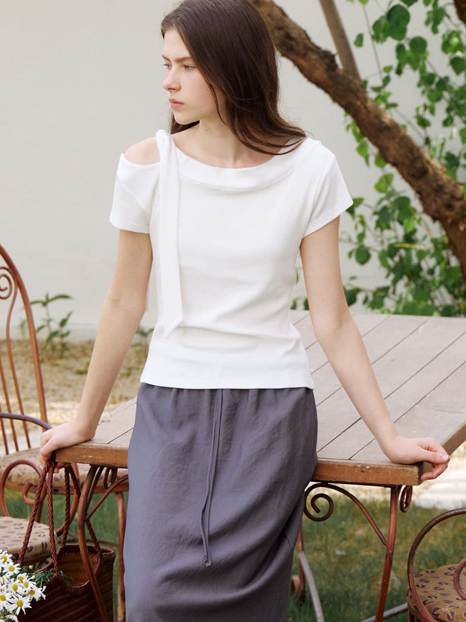 off-shoulder tie T-shirt (ivory) orc 6045 — vue 3