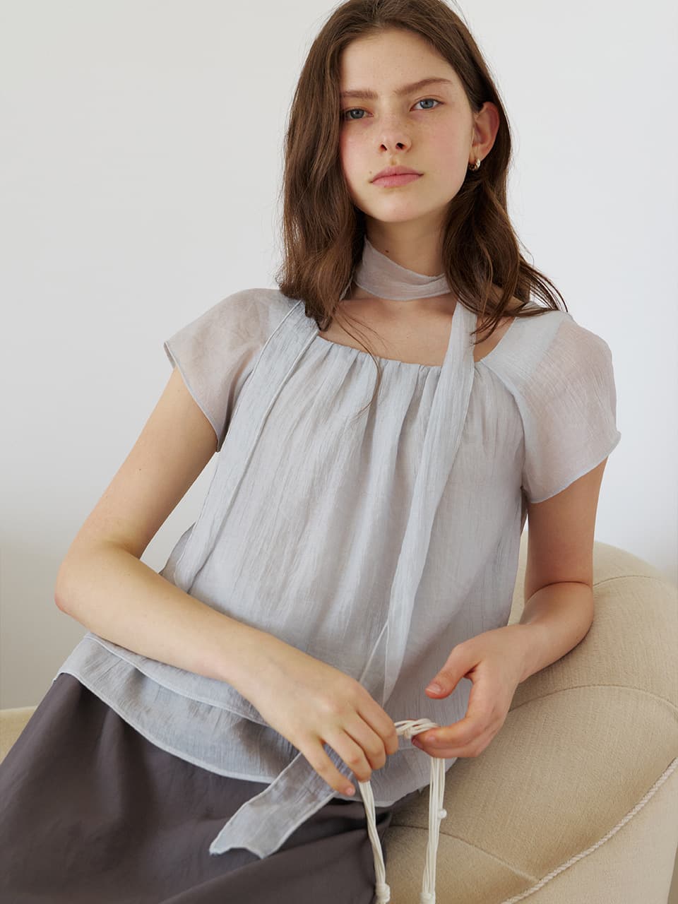 scarf set-up blouse (pale gray) orc 6051 — vue 3