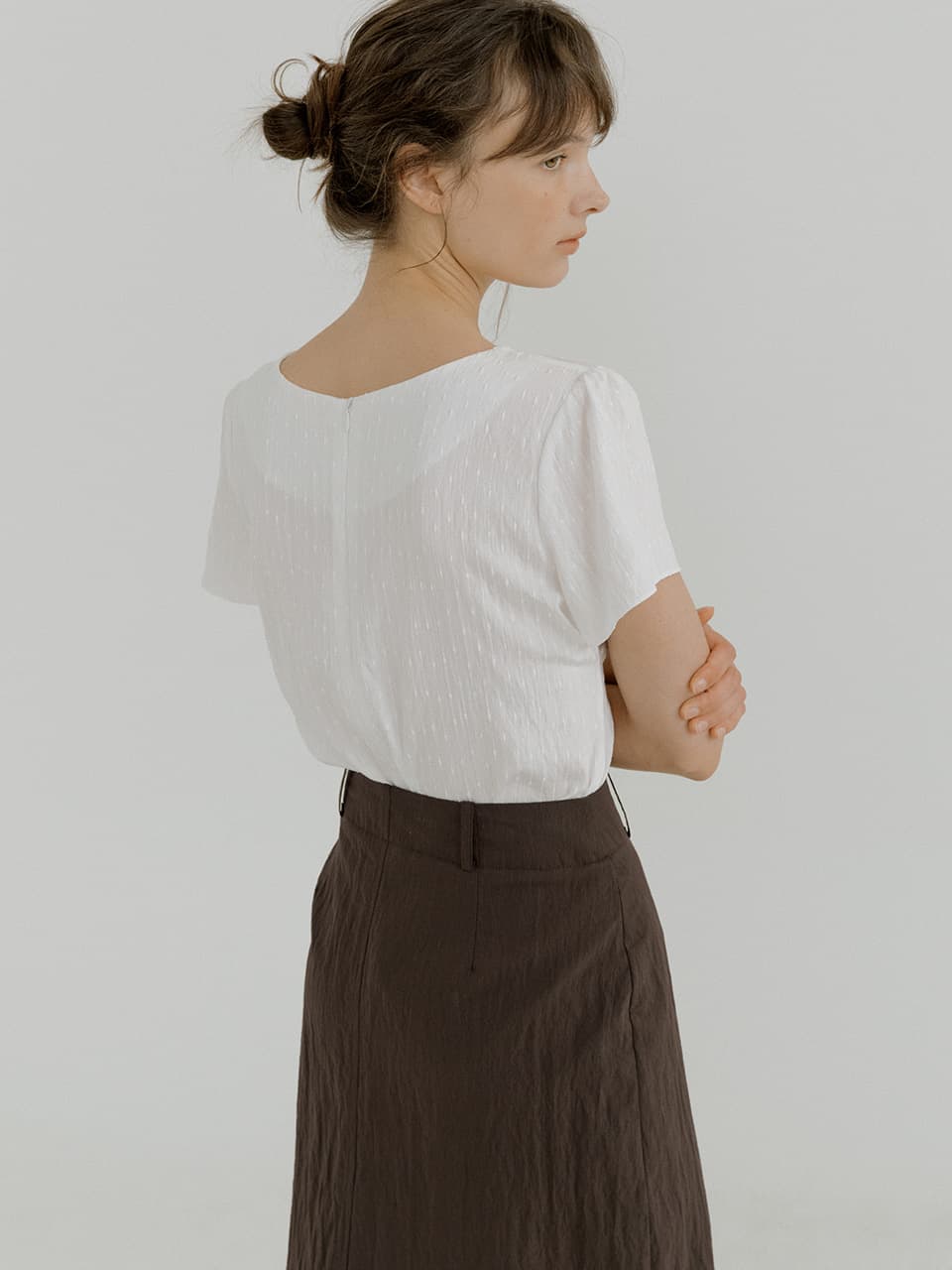 twisted V-neck blouse (ivory) orc 6079 — vue 4