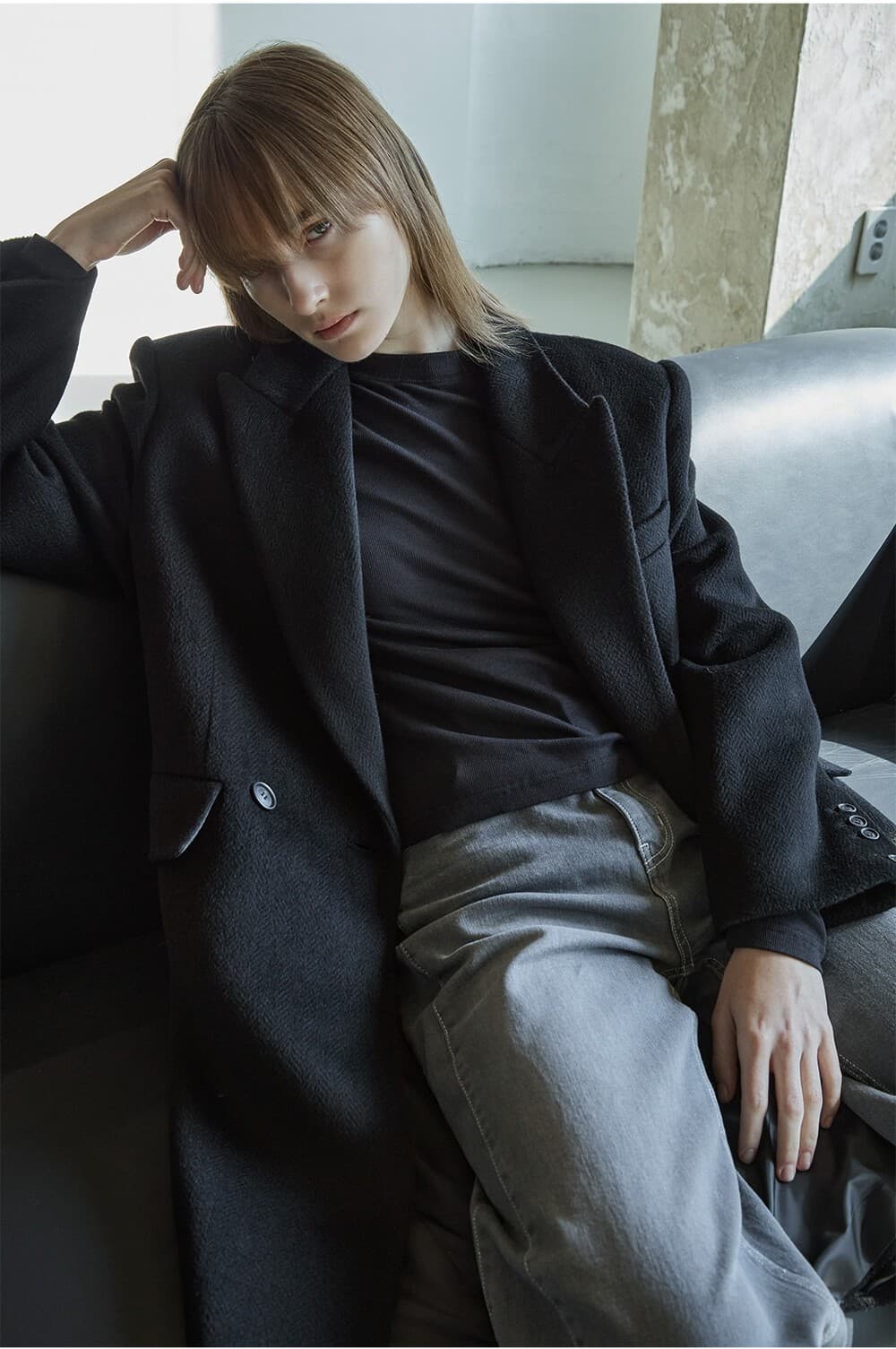 Silk blended herringbone overfit coat - Black — vue 5