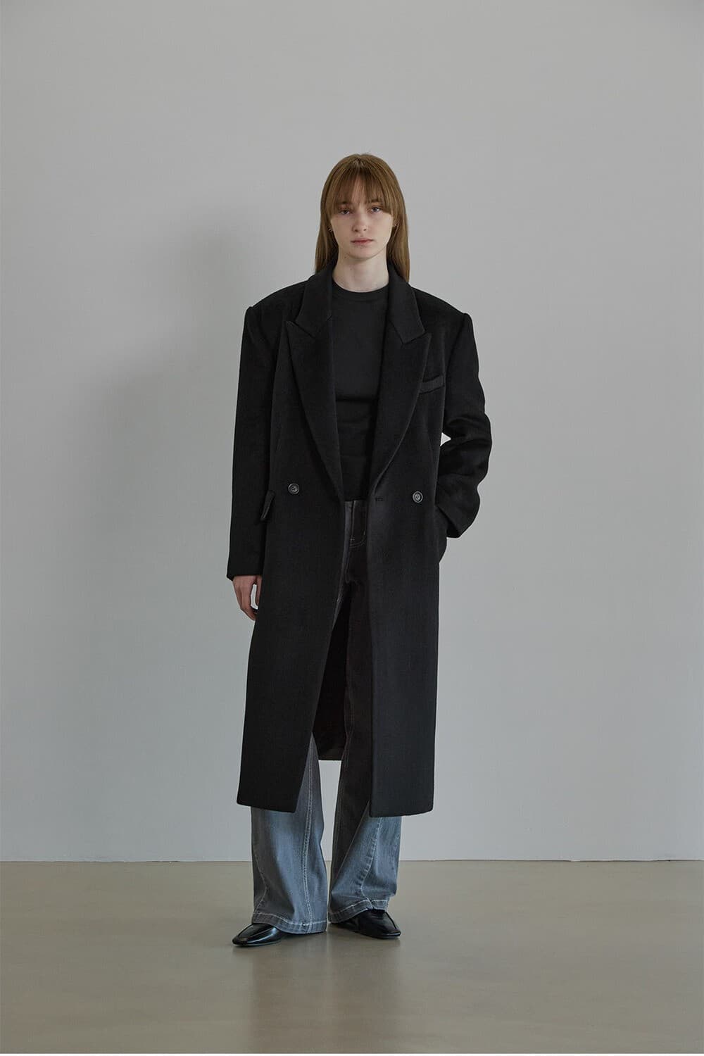 Silk blended herringbone overfit coat - Black — vue 7