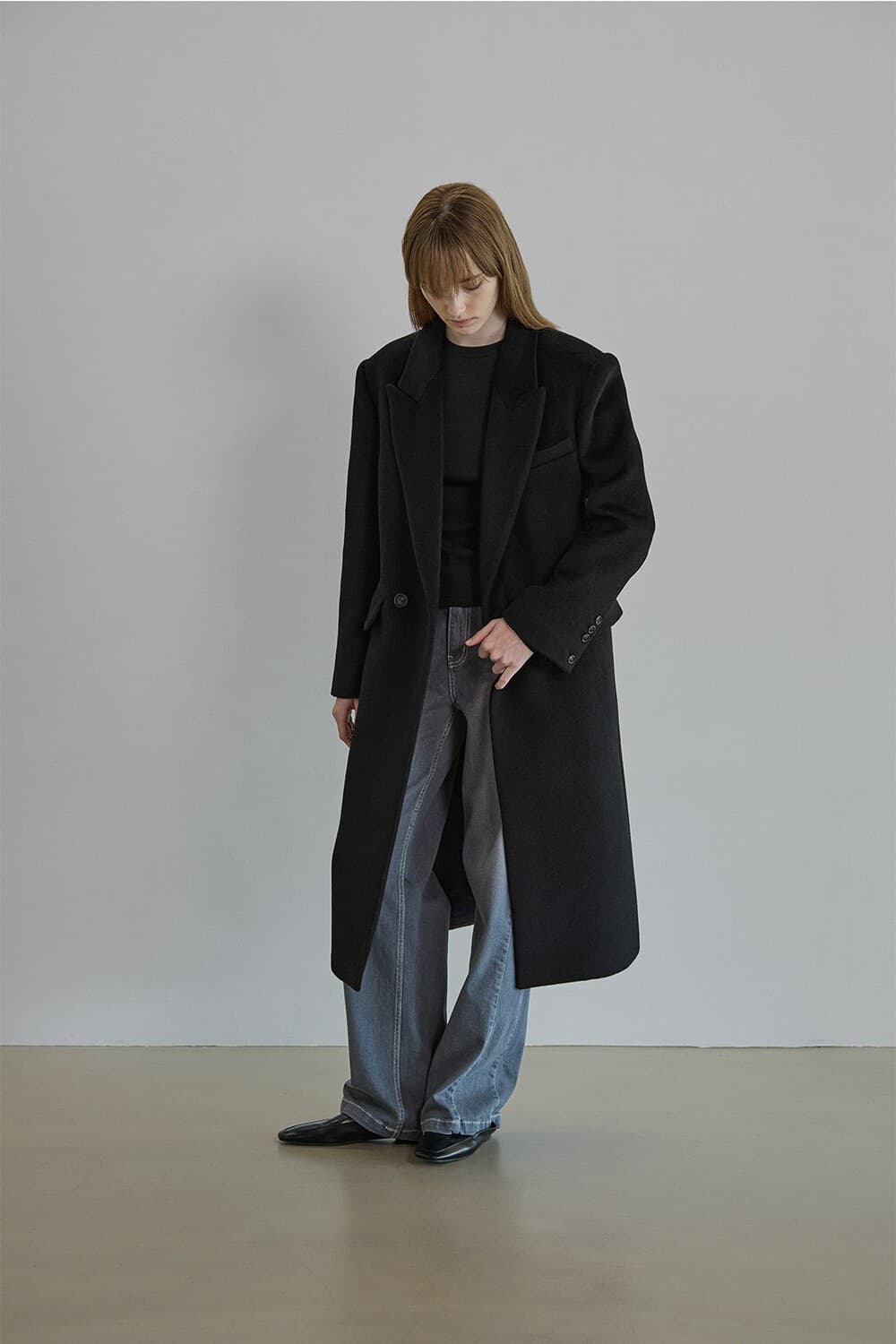 Silk blended herringbone overfit coat - Black — vue 9