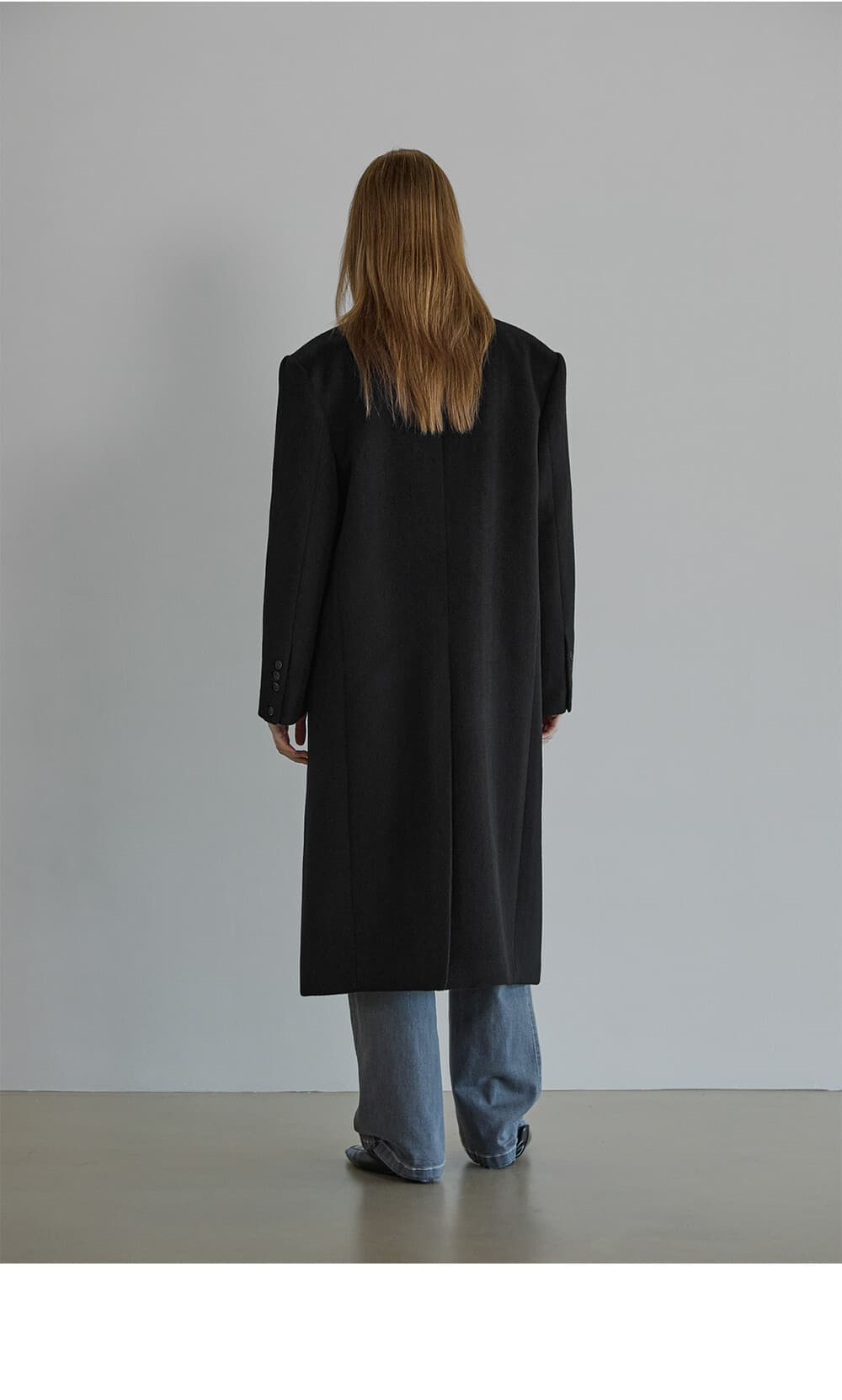 Silk blended herringbone overfit coat - Black — vue 10