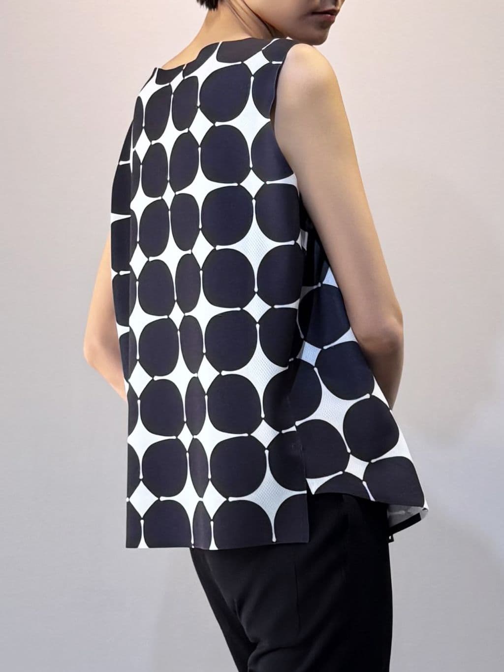 Moon Jar Modern Dot Sleeveless Top (Navy) — vue 1